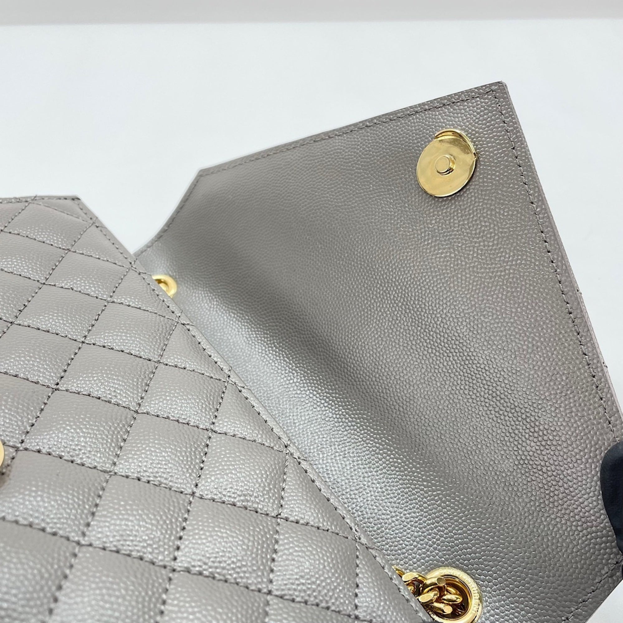 Yves Saint Laurent Gray Leather Shoulder Bag (Pre-Owned)