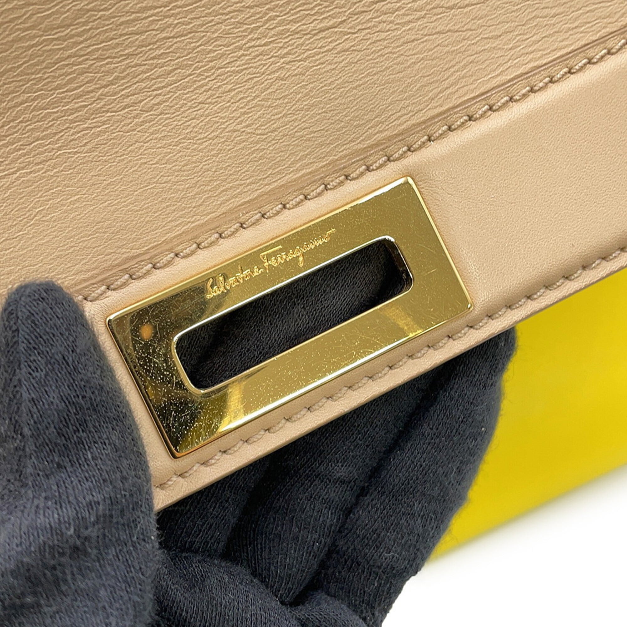 Salvatore Ferragamo Beige Leather Handbag (Pre-Owned)