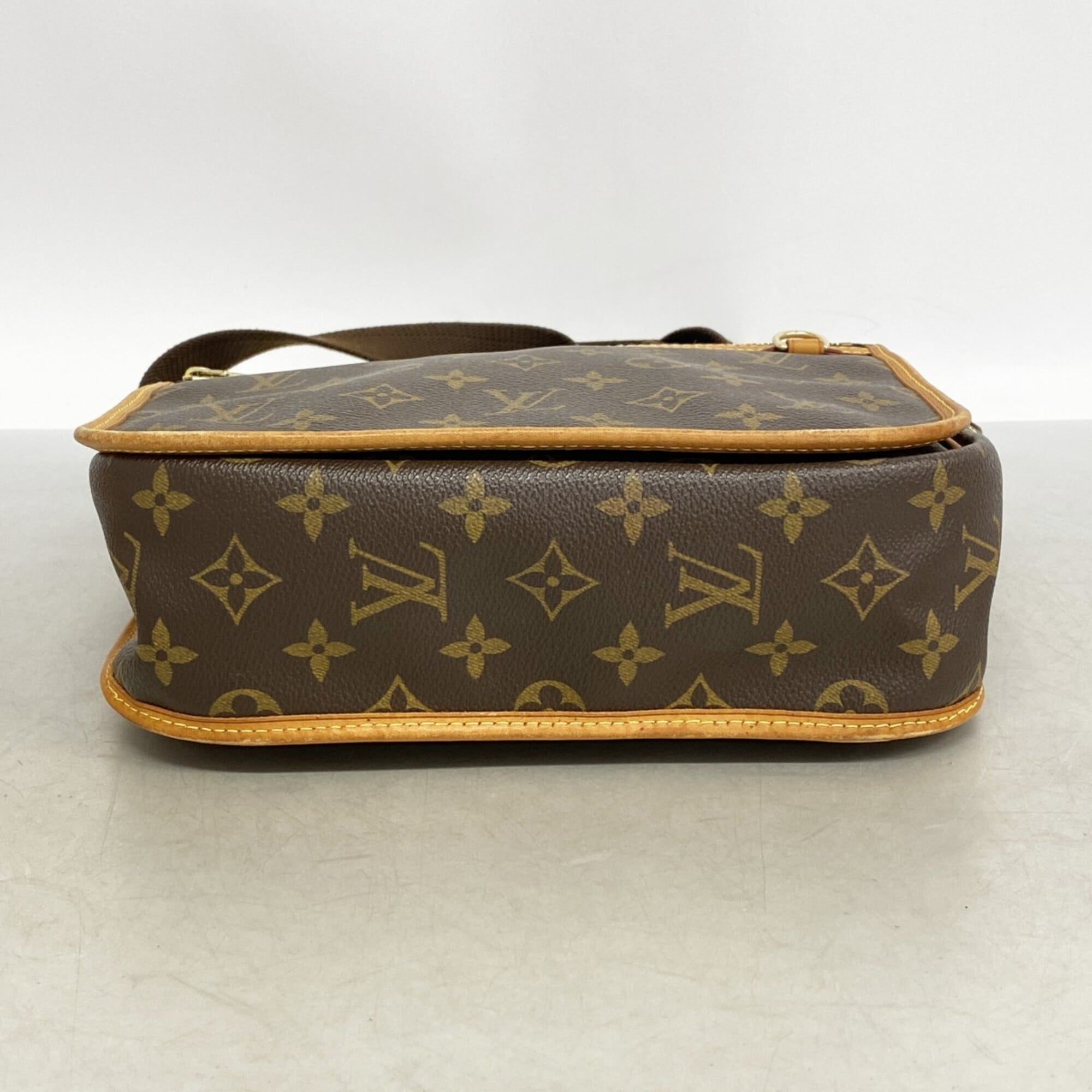 Louis Vuitton Brown Shoulder Bag (Pre-Owned)