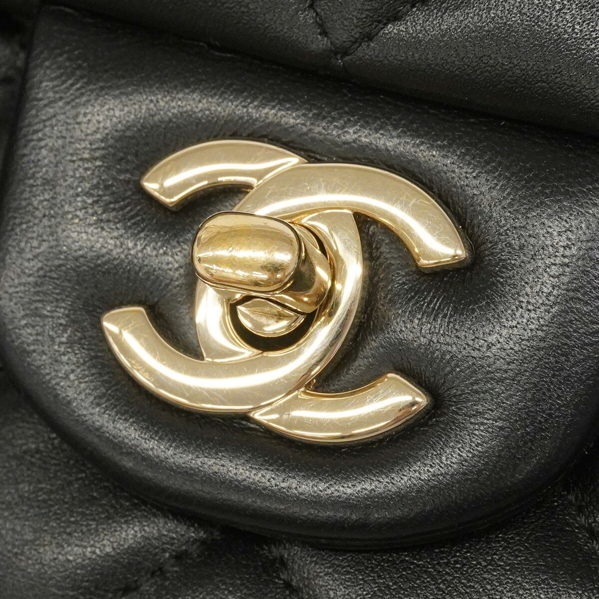 Chanel Black Leather Shoulder Bag (Pre-Owned)