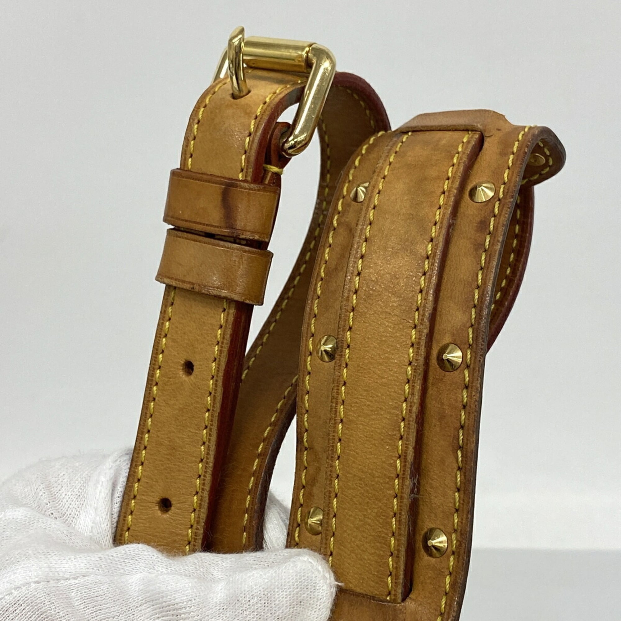 Louis Vuitton Blanc Shoulder Bag (Pre-Owned)