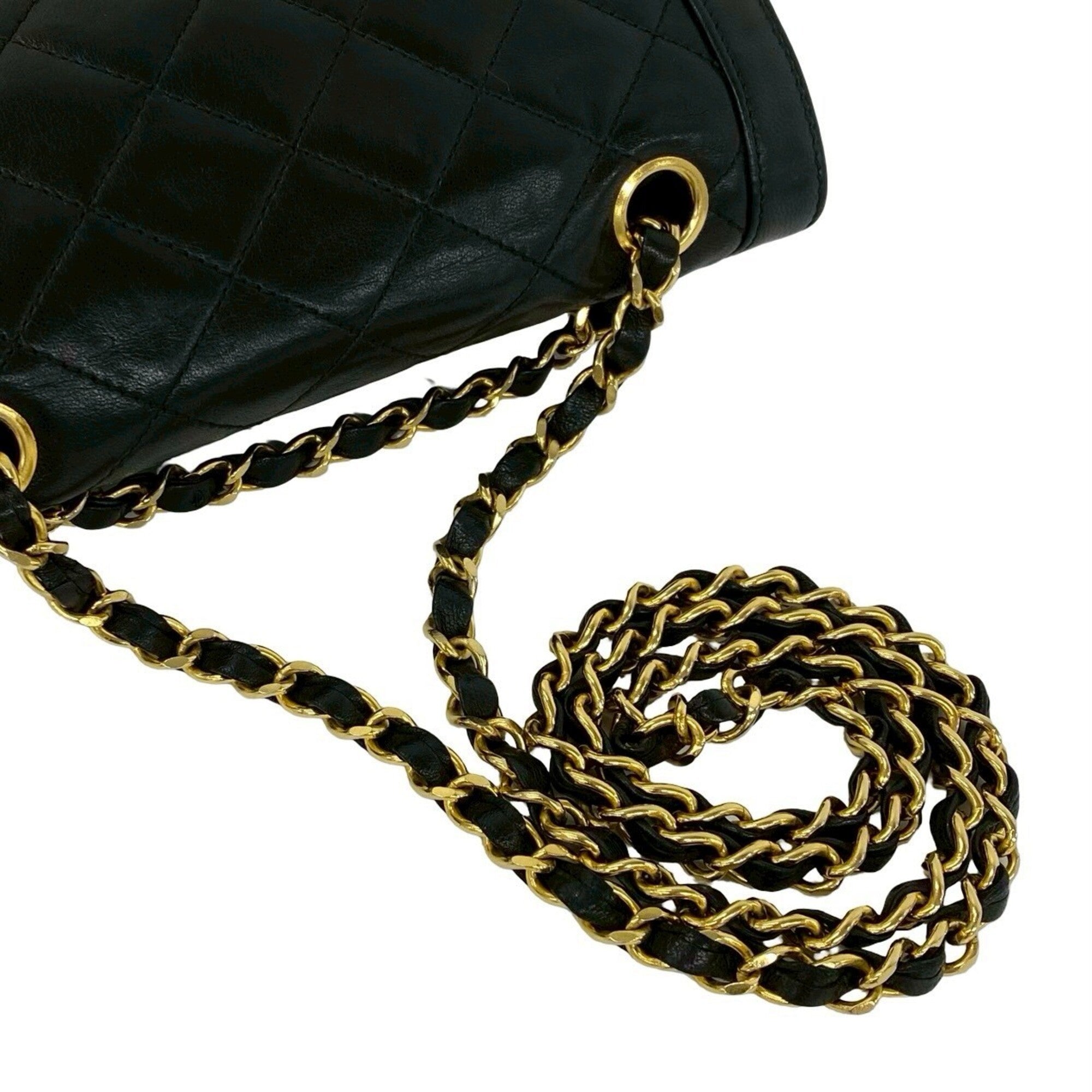 Chanel Black Leather Shoulder Bag (Pre-Owned)
