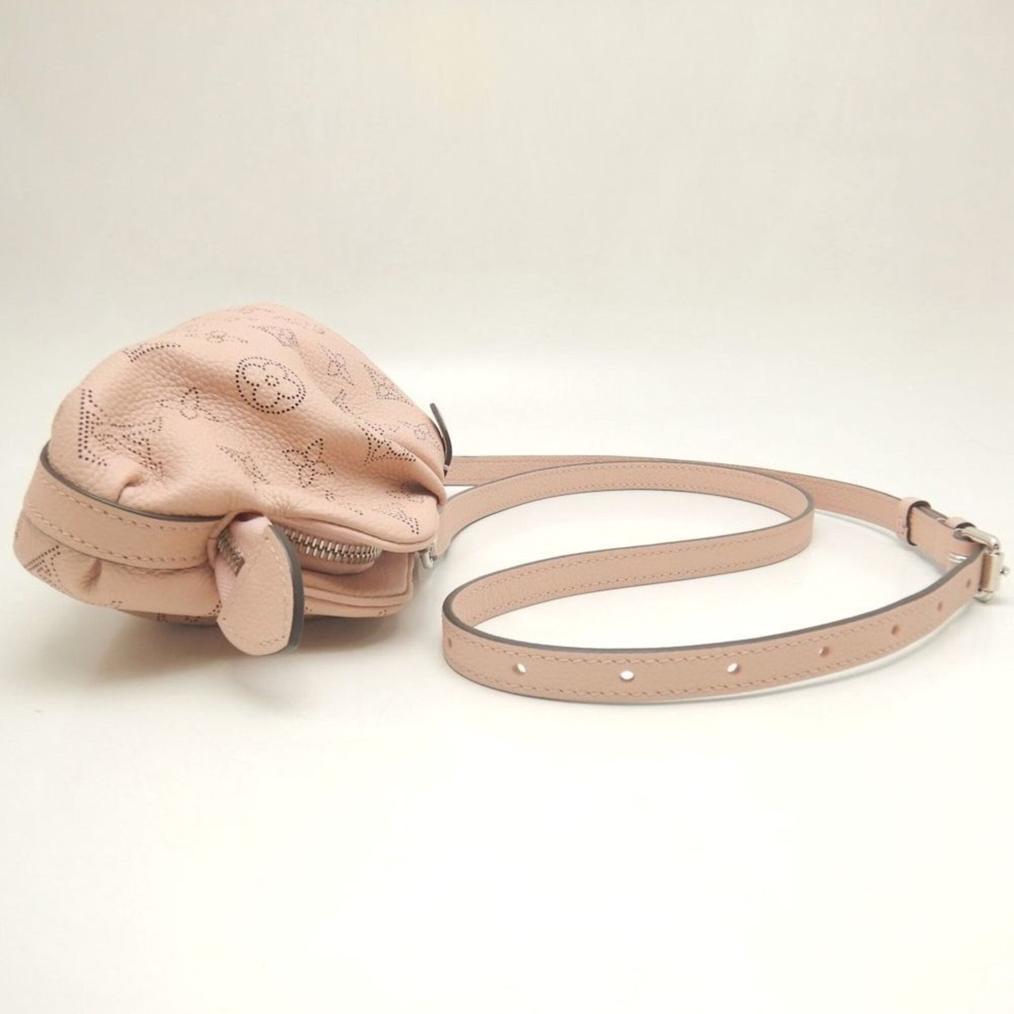 Louis Vuitton Mahina Magnolia Mahina Leather Shoulder Bag (Pre-Owned)