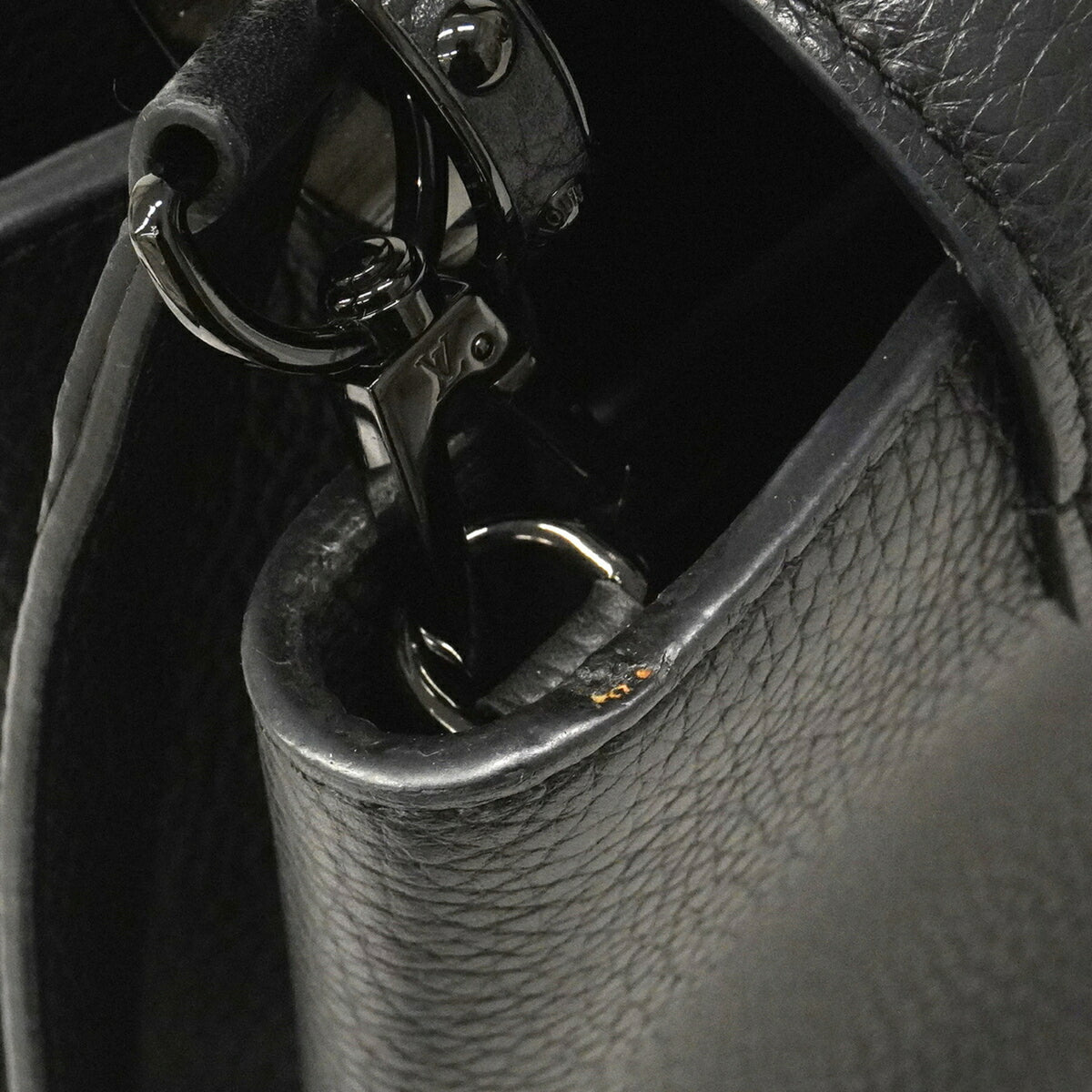 Louis Vuitton Noir Handbag (Pre-Owned)