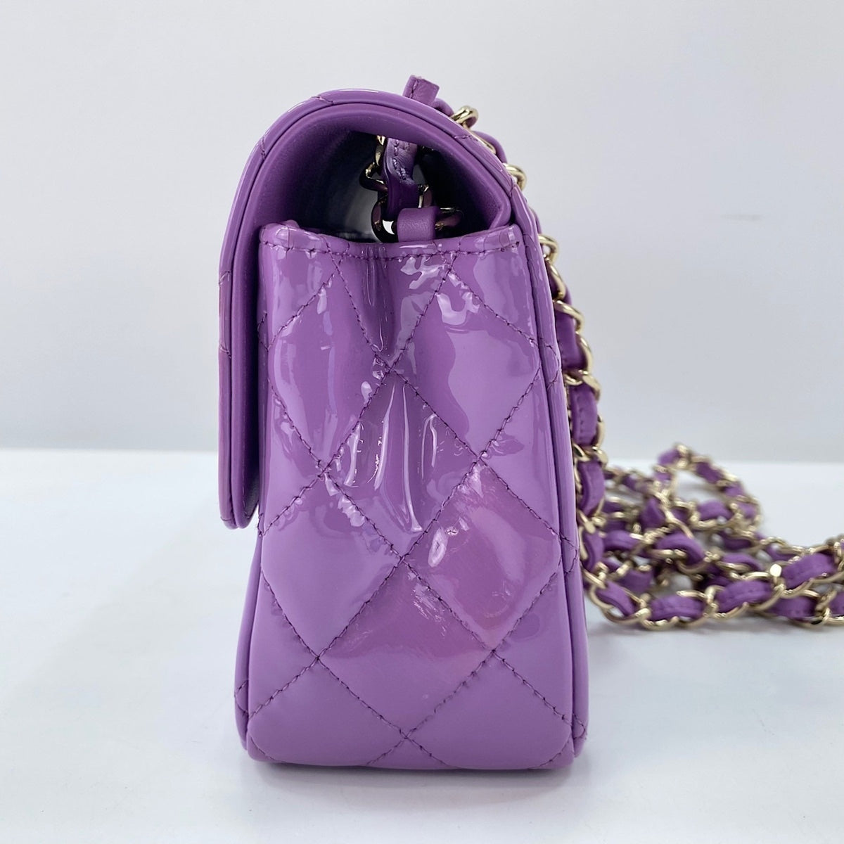 Chanel Purple Leather Shoulder Bag (Pre-Owned)