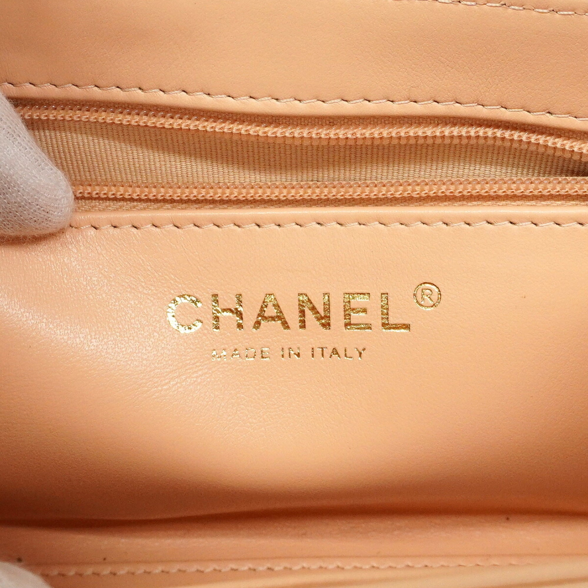 Chanel Beige Leather Handbag (Pre-Owned)