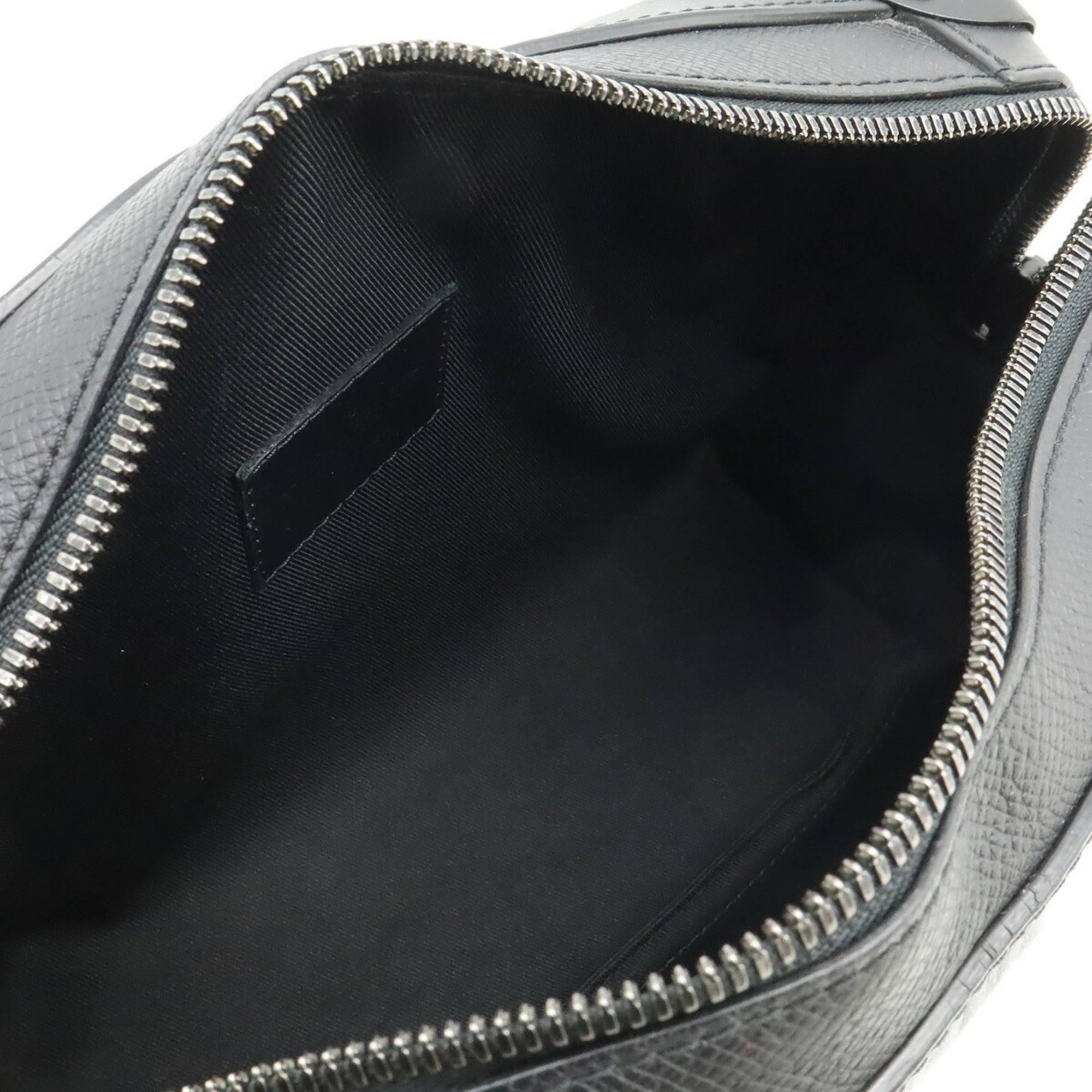 Louis Vuitton Black Noir Leather Pochette Shoulder Bag (Pre-Owned)