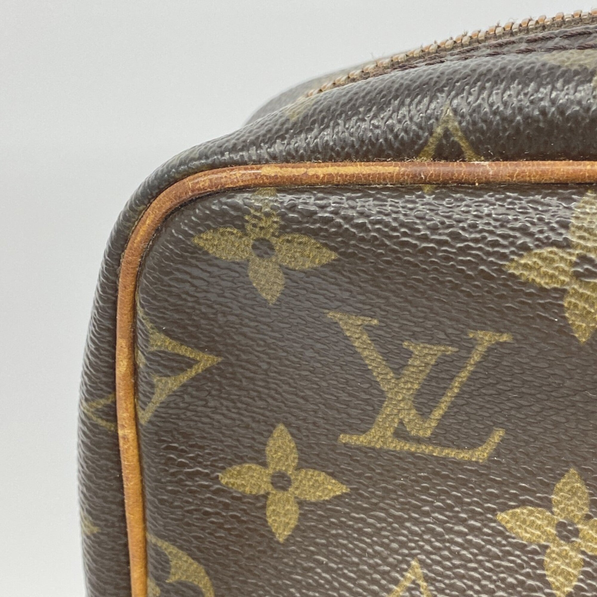 Louis Vuitton Brown Briefcase (Pre-Owned)