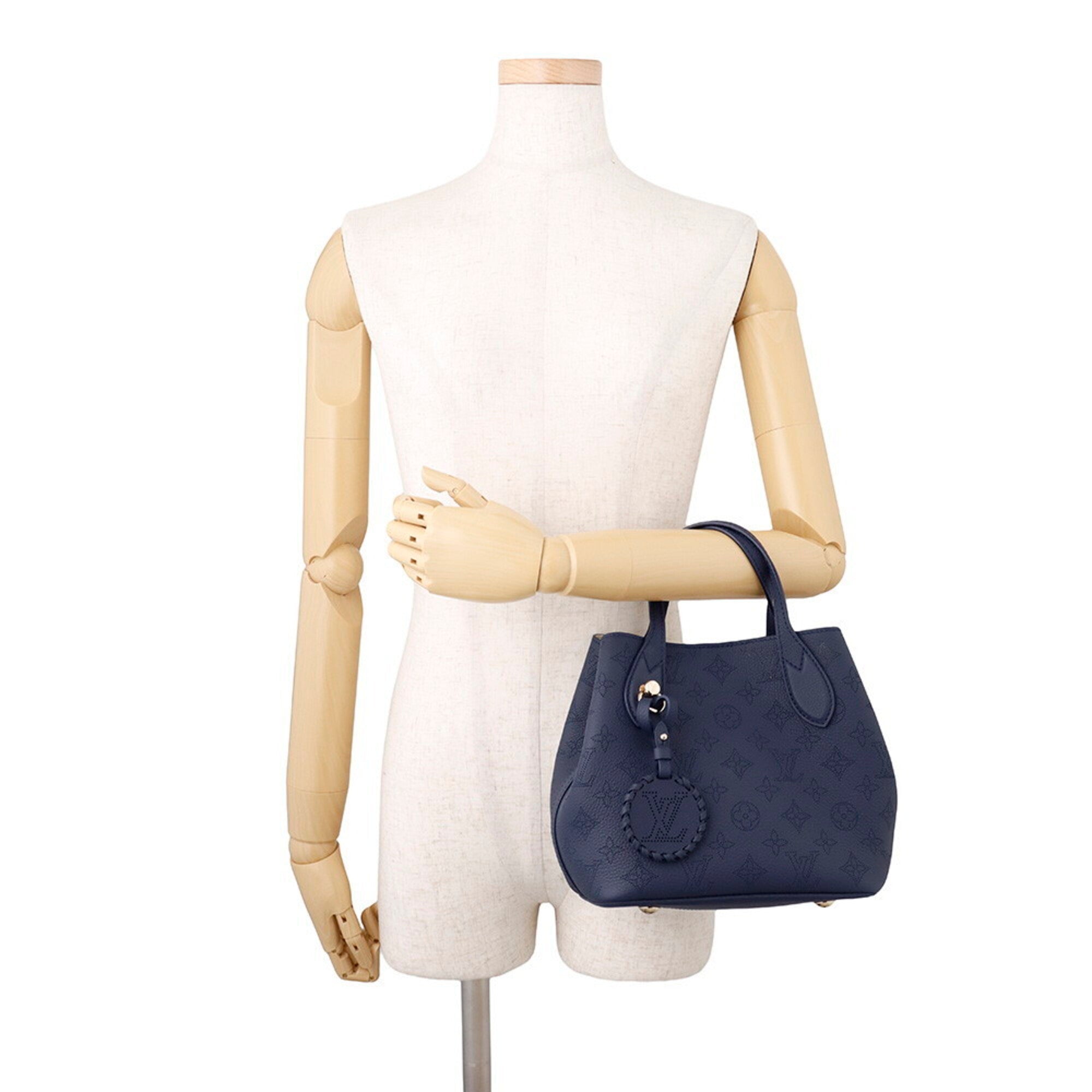 Louis Vuitton Mahina Navy Mahina Leather Handbag Shoulder Bag (Pre-Owned)