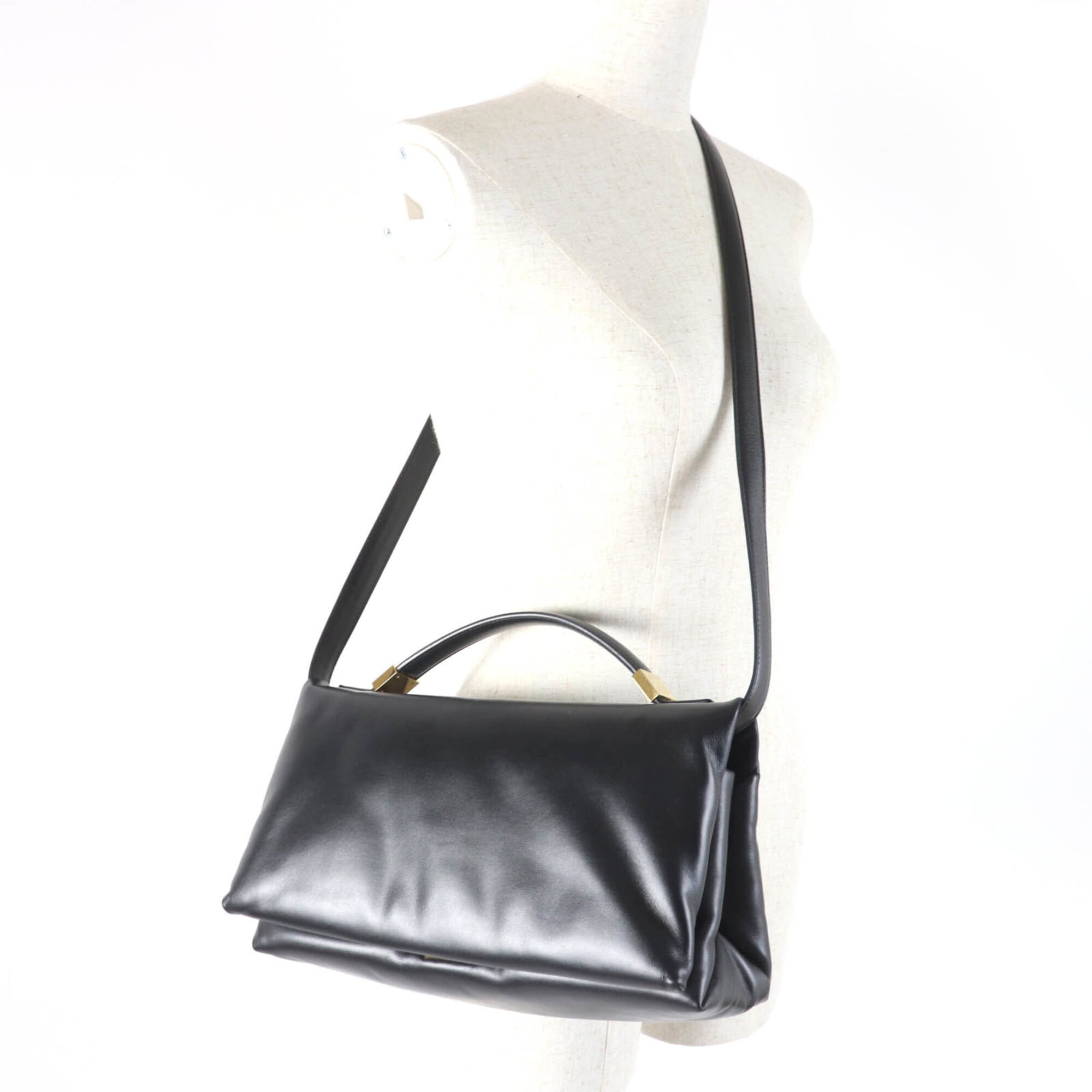 Marni Black Leather Shoulder Bag (Pre-Owned)