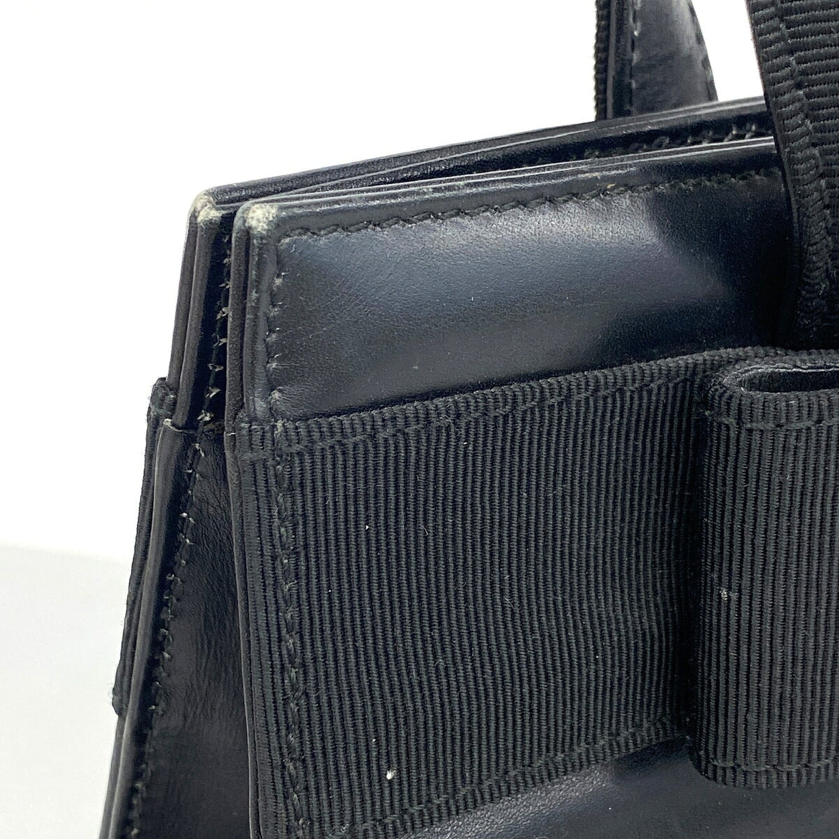 Salvatore Ferragamo Black Leather Handbag (Pre-Owned)