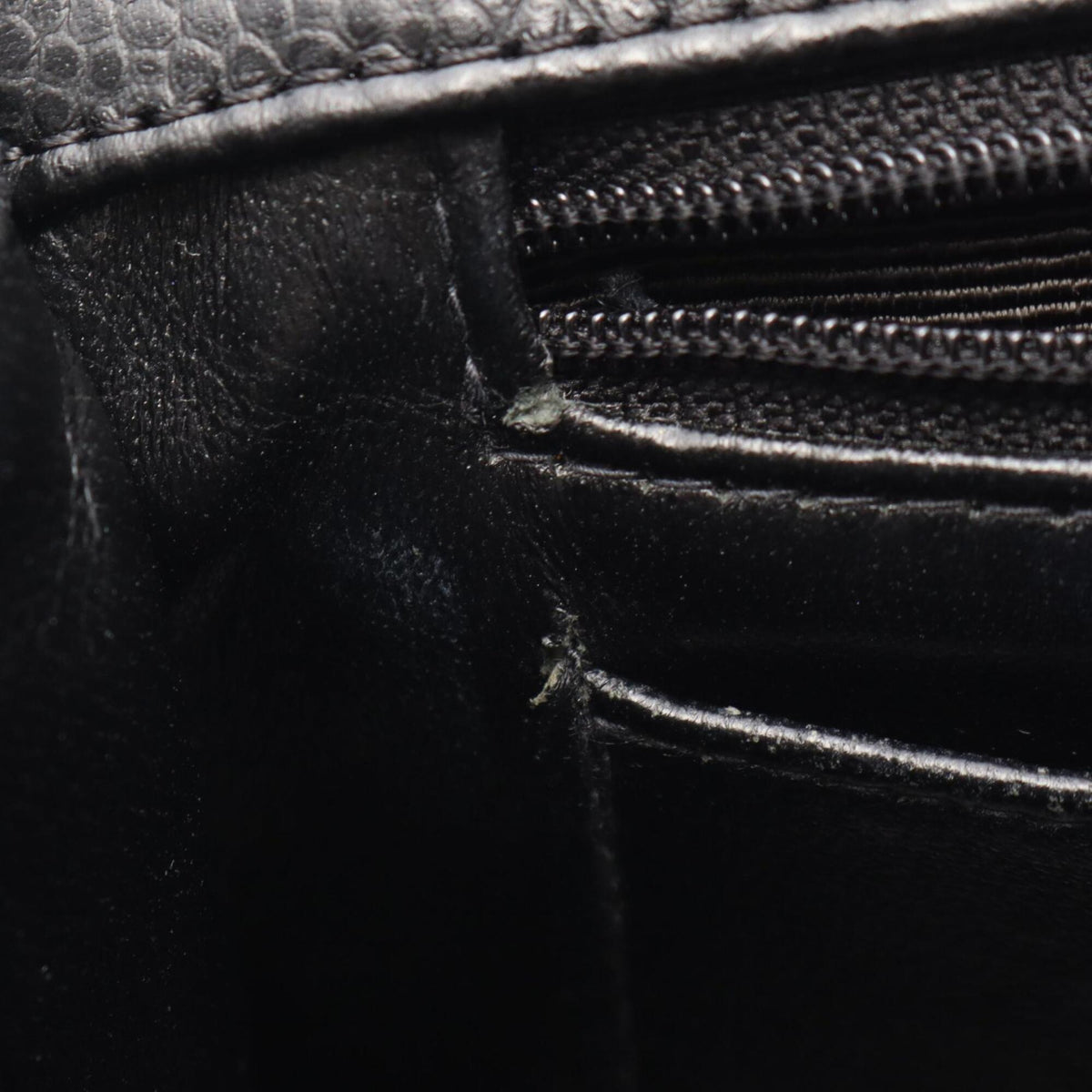 Chanel Black Grained Calfskin Handbag Shoulder Bag (Pre-Owned)