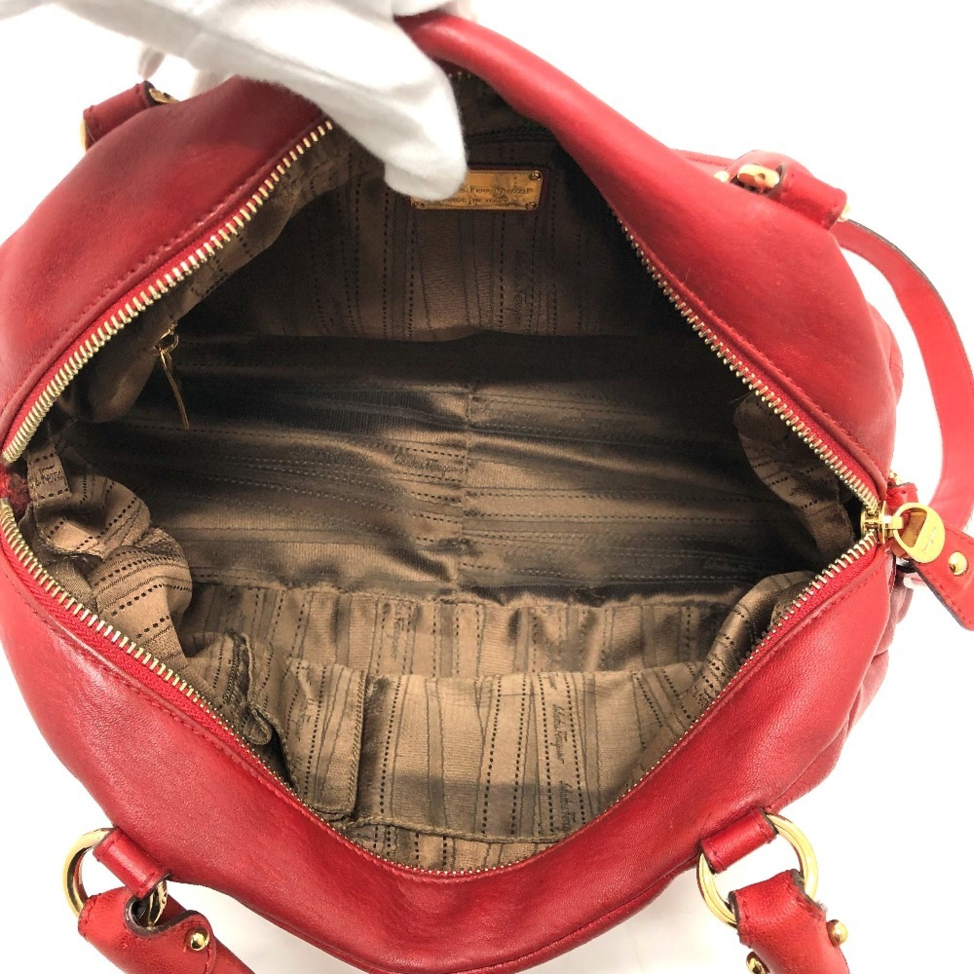 Salvatore Ferragamo Red Color Leather Handbag (Pre-Owned)