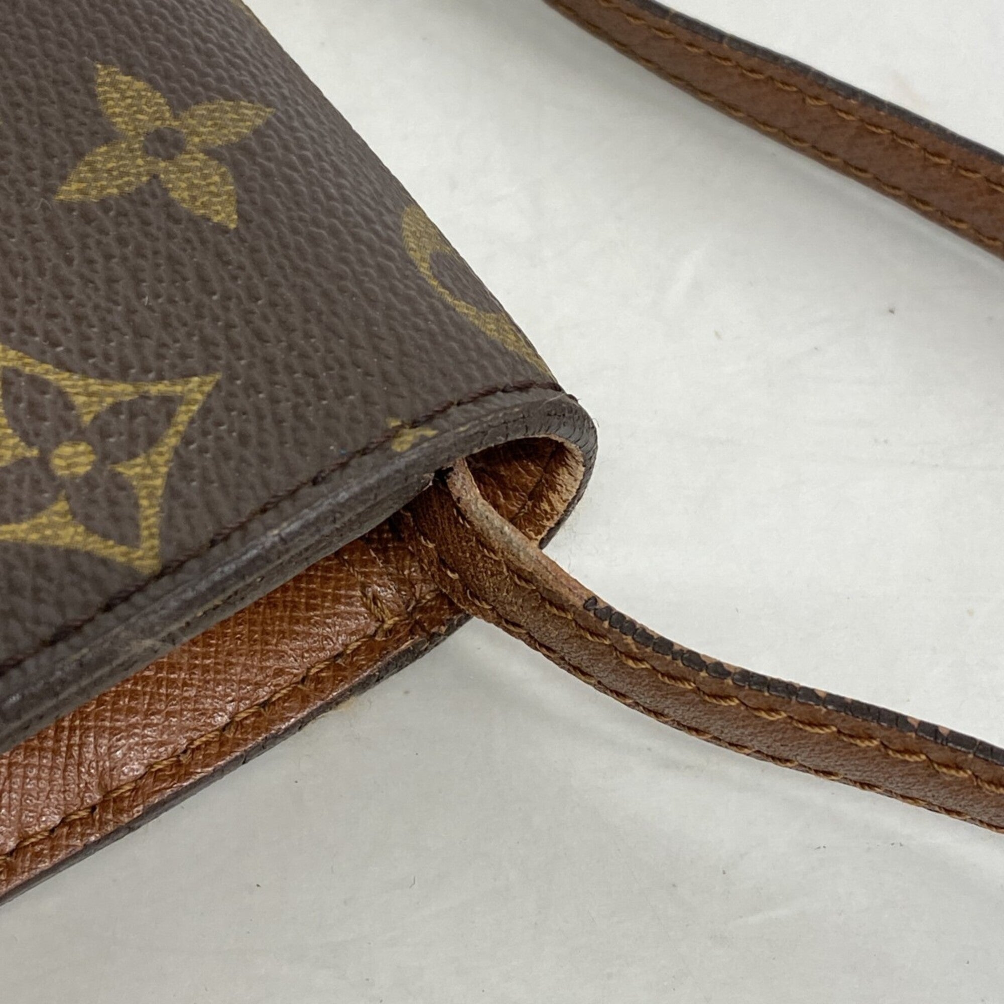 Louis Vuitton Brown Shoulder Bag (Pre-Owned)