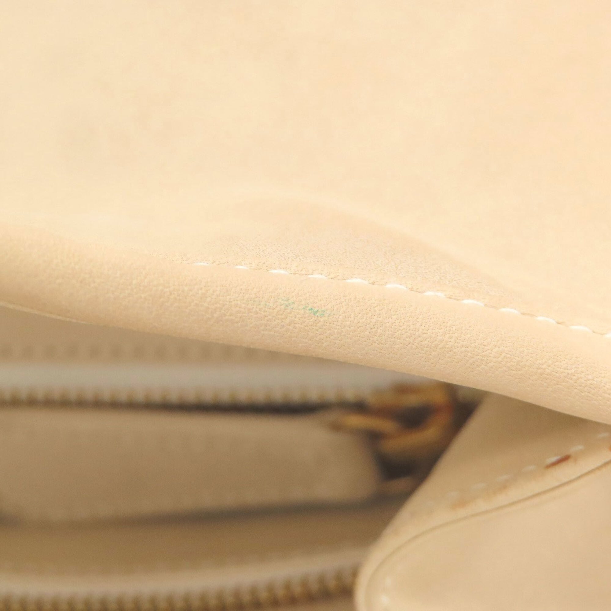 Christian Dior Beige Leather Handbag (Pre-Owned)