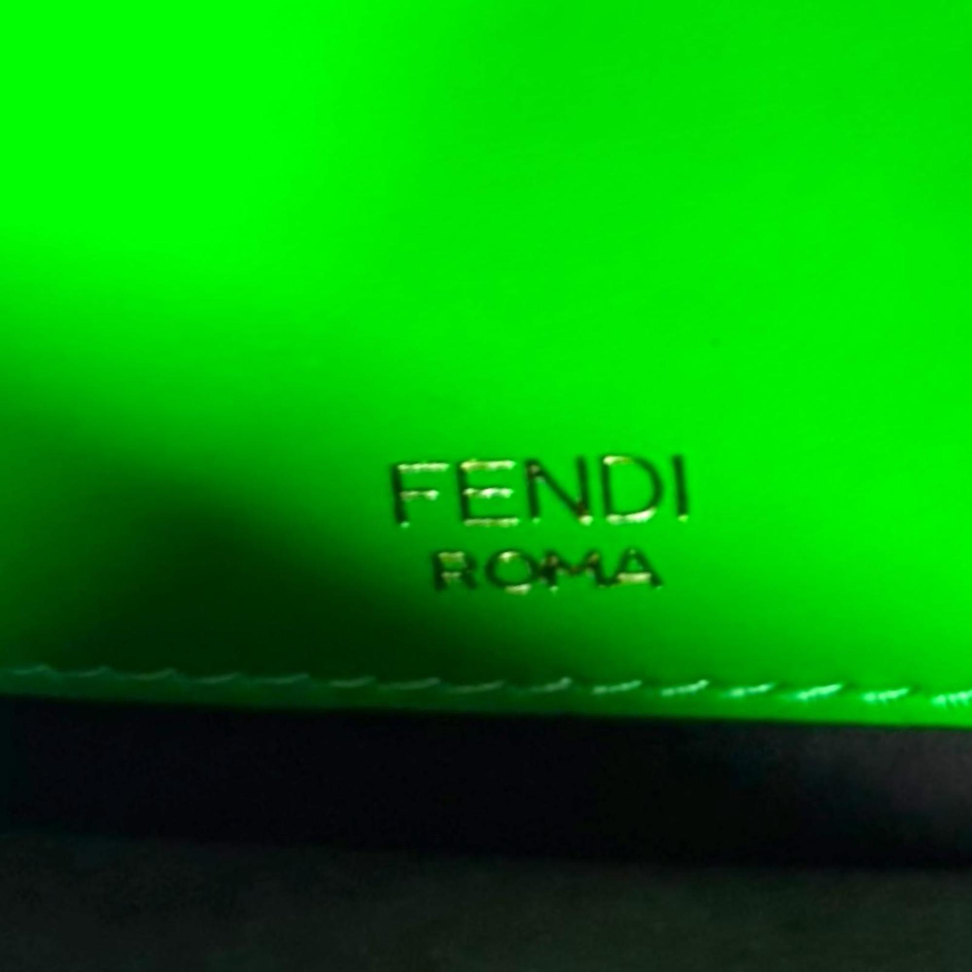 Fendi Baguette Green Leather Shoulder Bag (Pre-Owned)