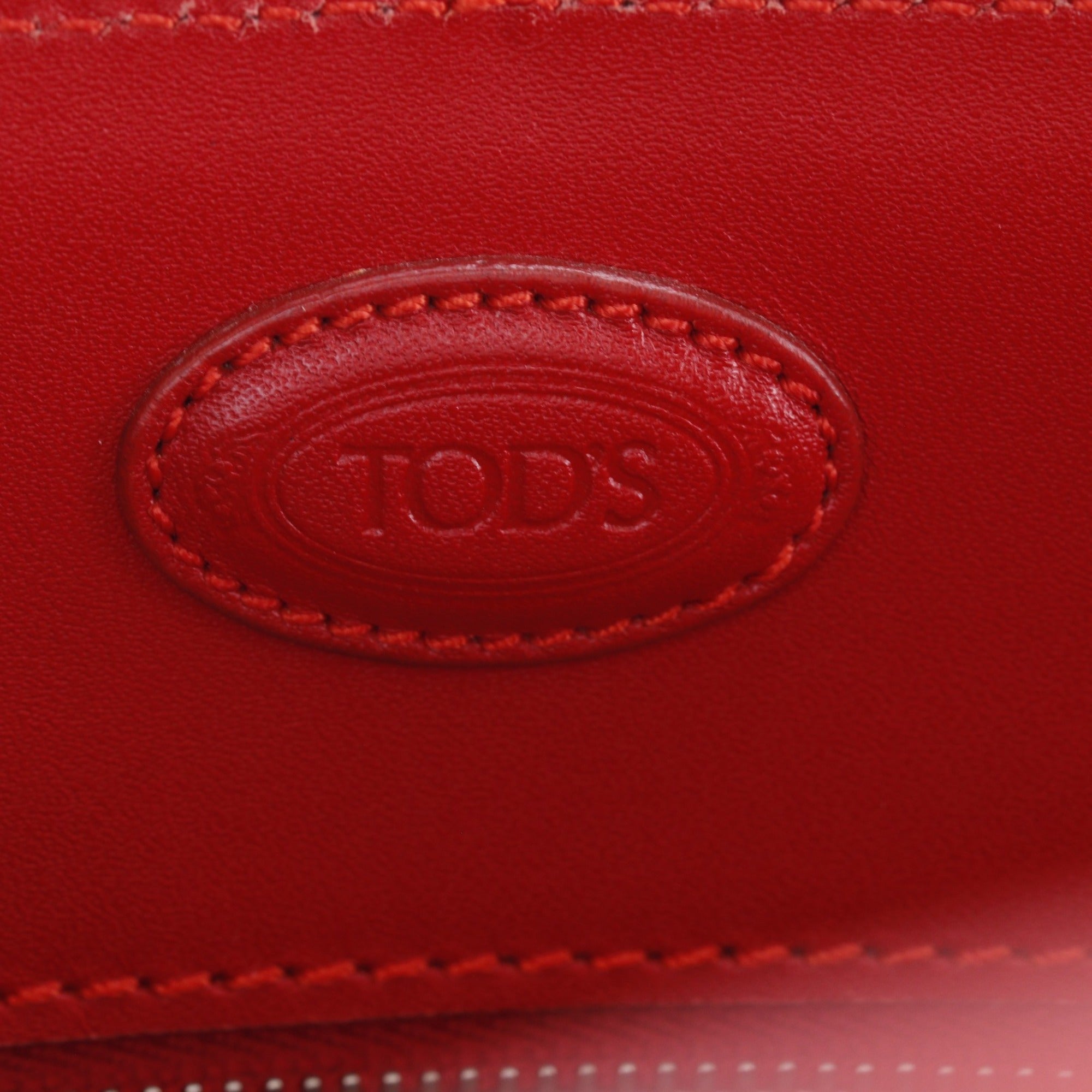 Tod's Red Color Leather Handbag (Pre-Owned)