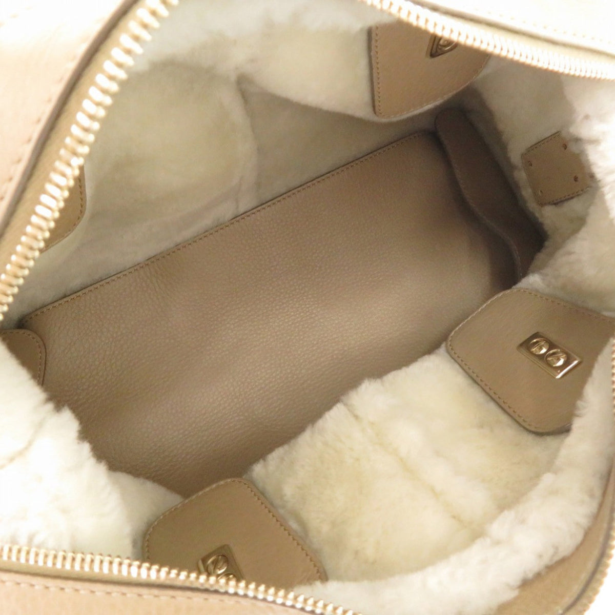 Tod's Beige Grayish Leather Leather Handbag (Pre-Owned)