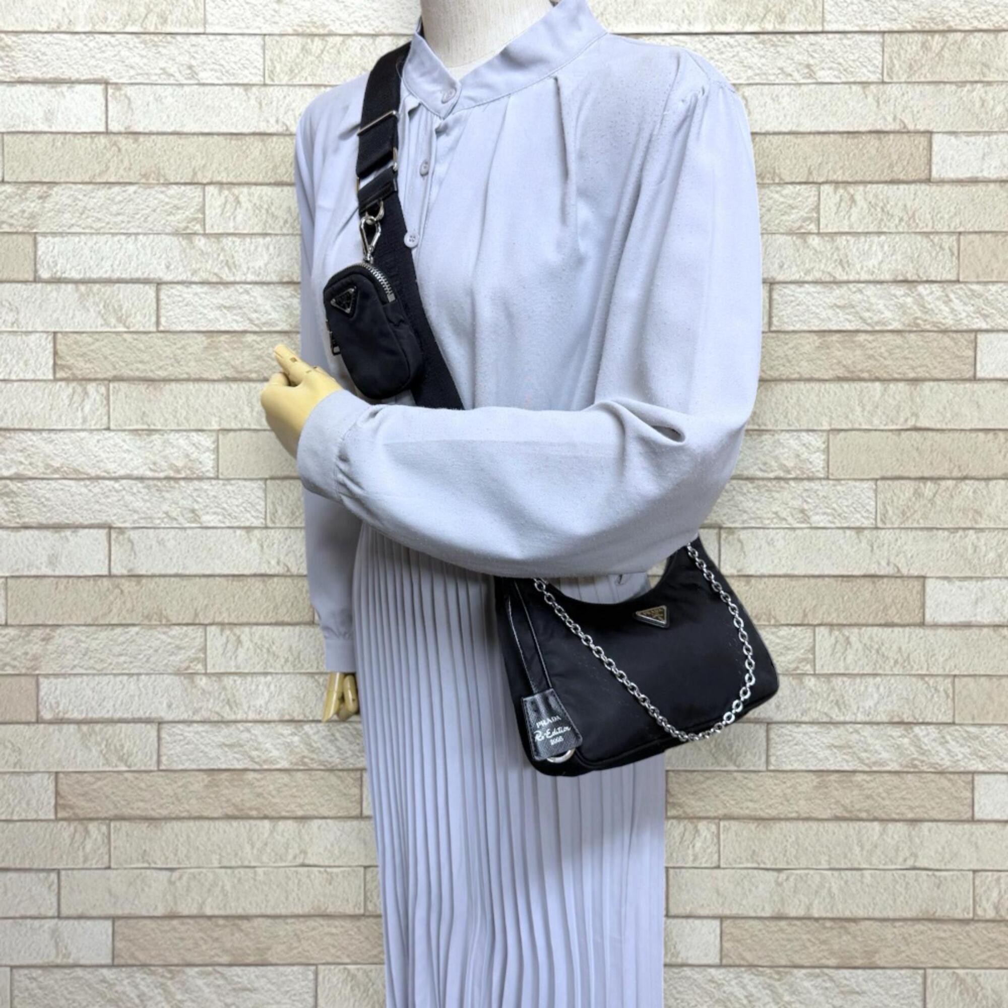 Prada Black Nylon Shoulder Bag (Pre-Owned)
