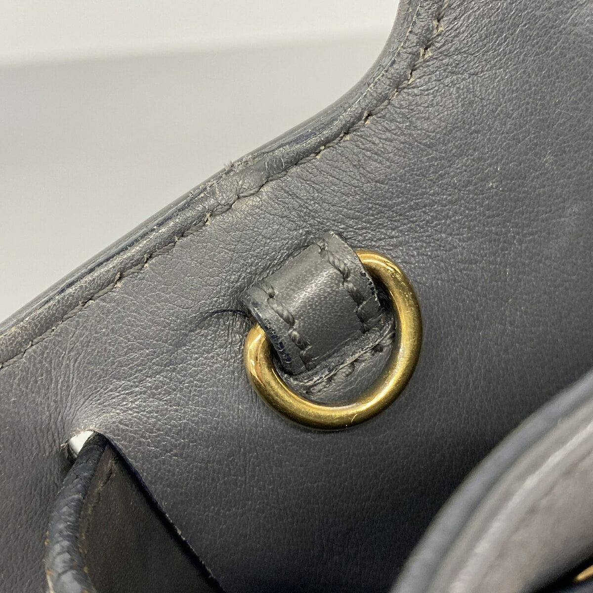 Salvatore Ferragamo Gray Leather Handbag (Pre-Owned)
