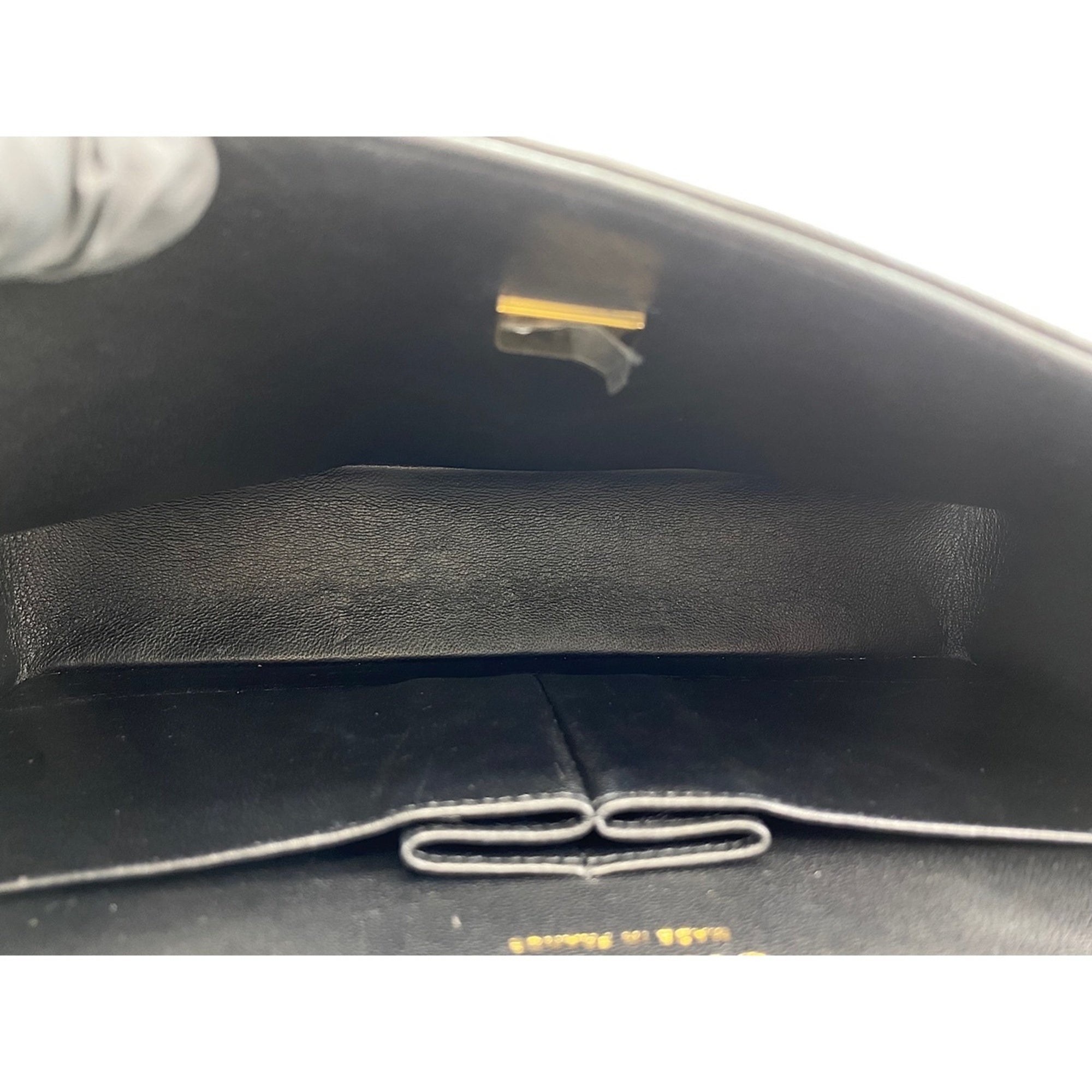 Chanel Black Shoulder Bag (Pre-Owned)