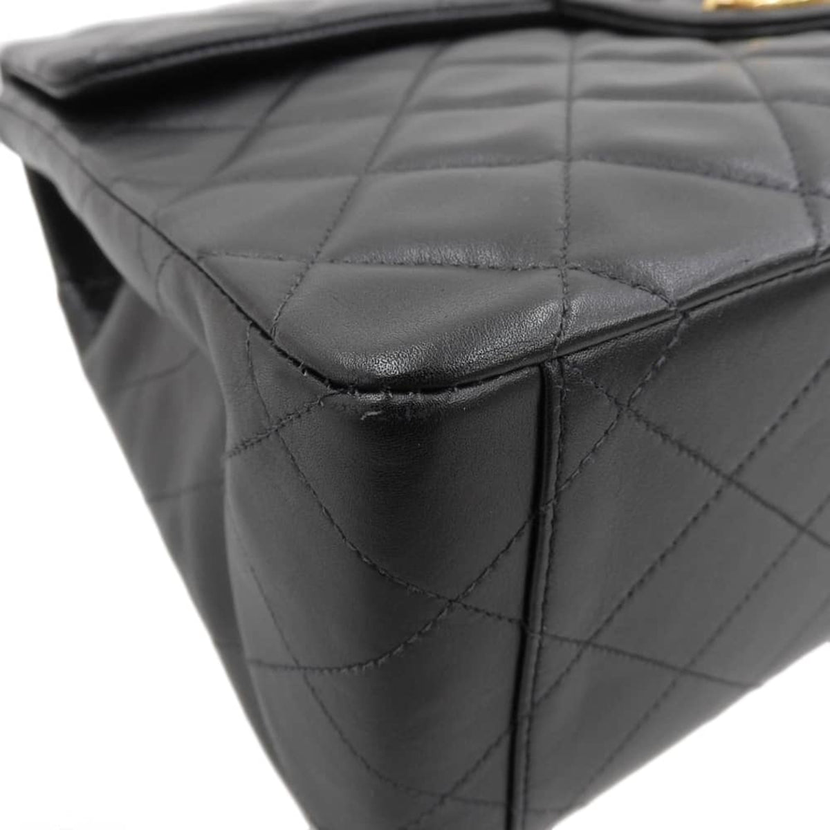 Chanel Matelasse Black Leather Shoulder Bag (Pre-Owned)