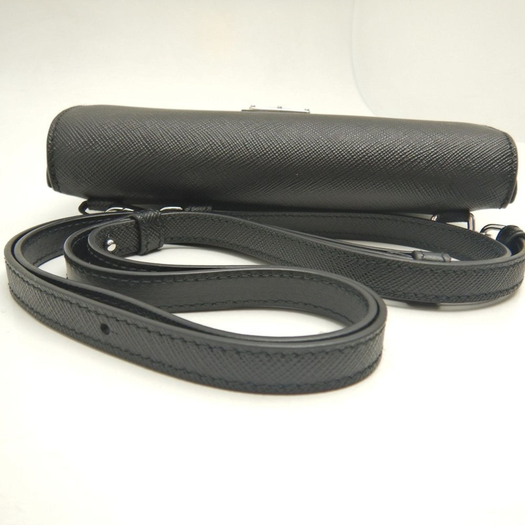 Prada Nero Leather Shoulder Bag (Pre-Owned)