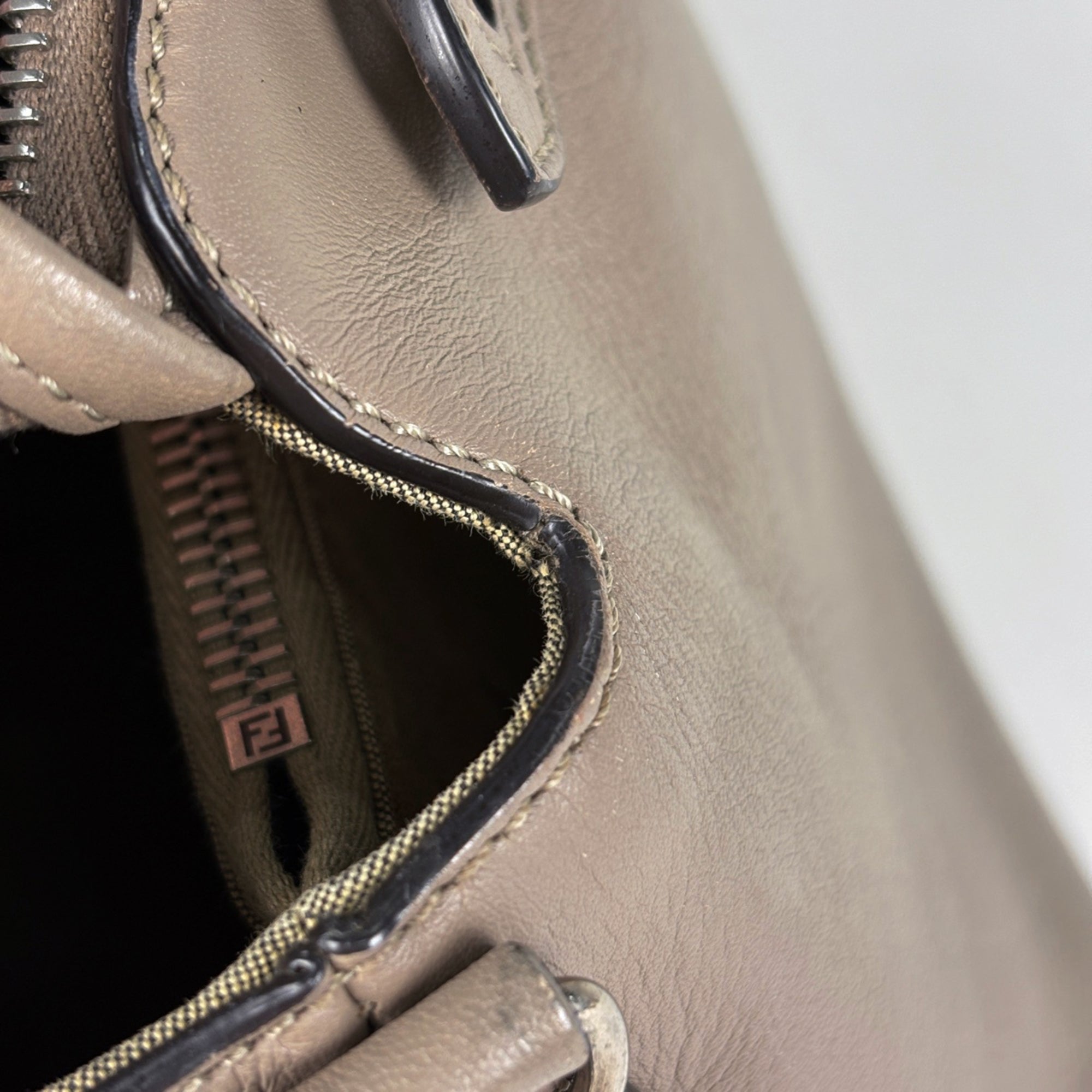 Fendi Gray Leather Handbag Shoulder Bag (Pre-Owned)