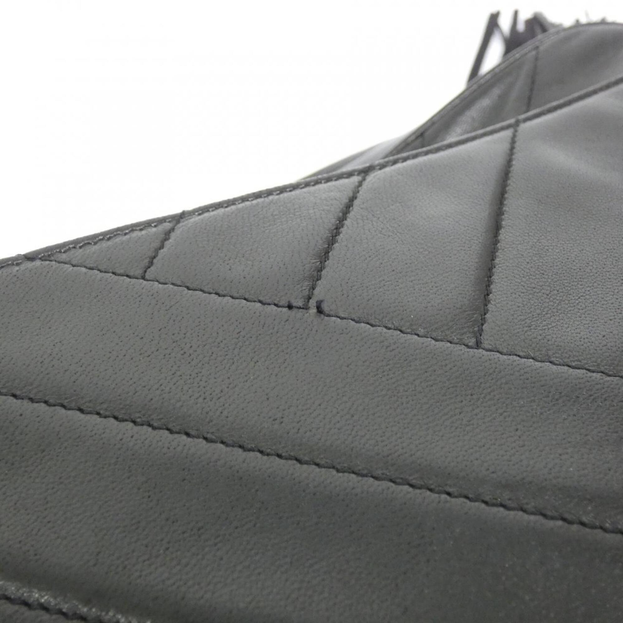 Chanel Black Leather Shoulder Bag (Pre-Owned)