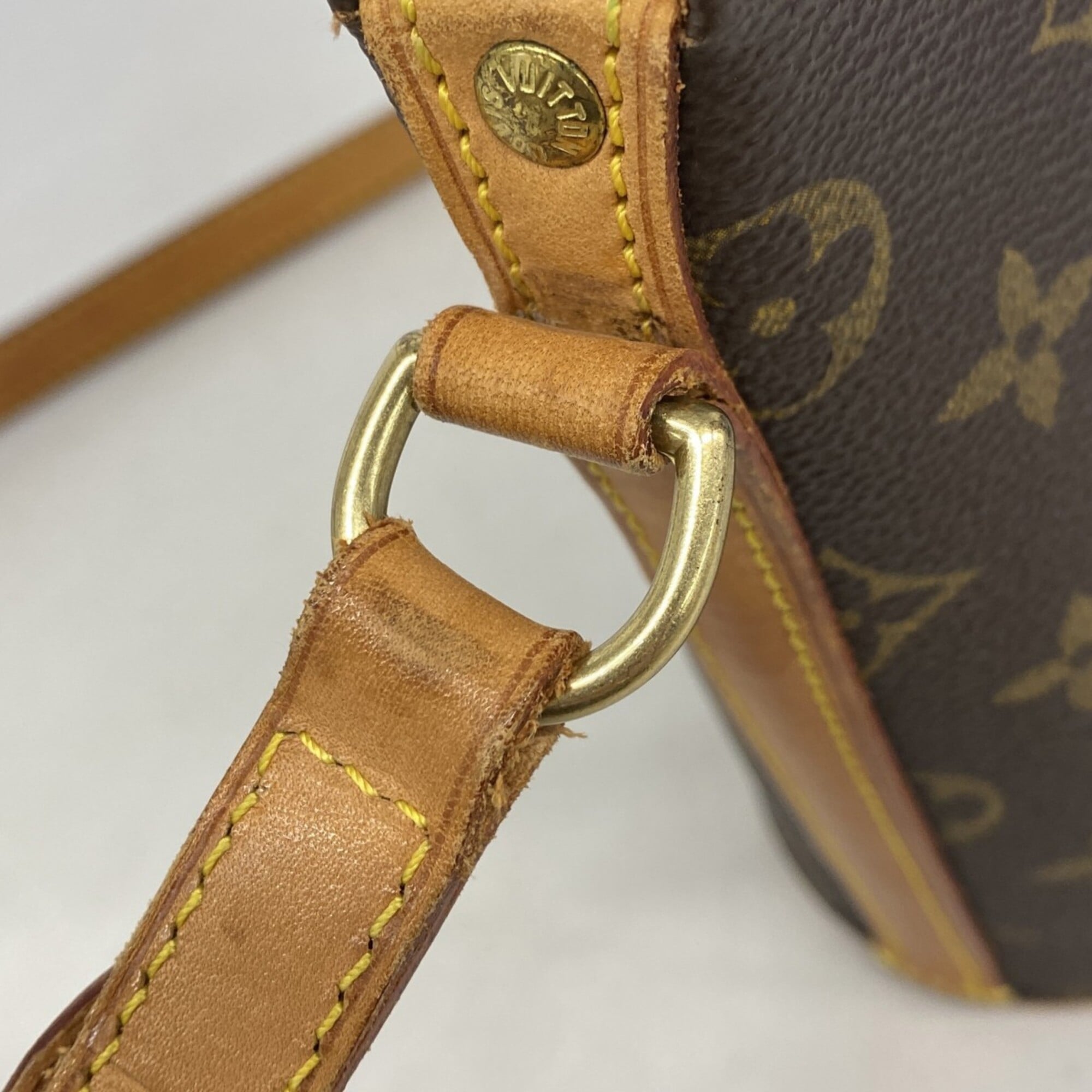 Louis Vuitton Brown Shoulder Bag (Pre-Owned)
