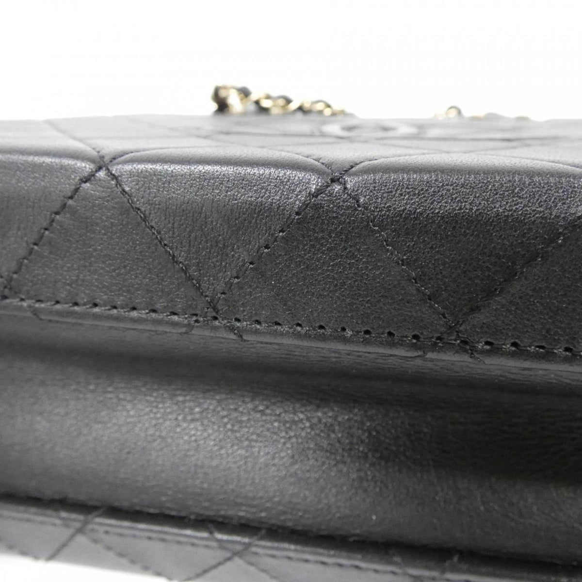 Chanel Black Leather Handbag (Pre-Owned)