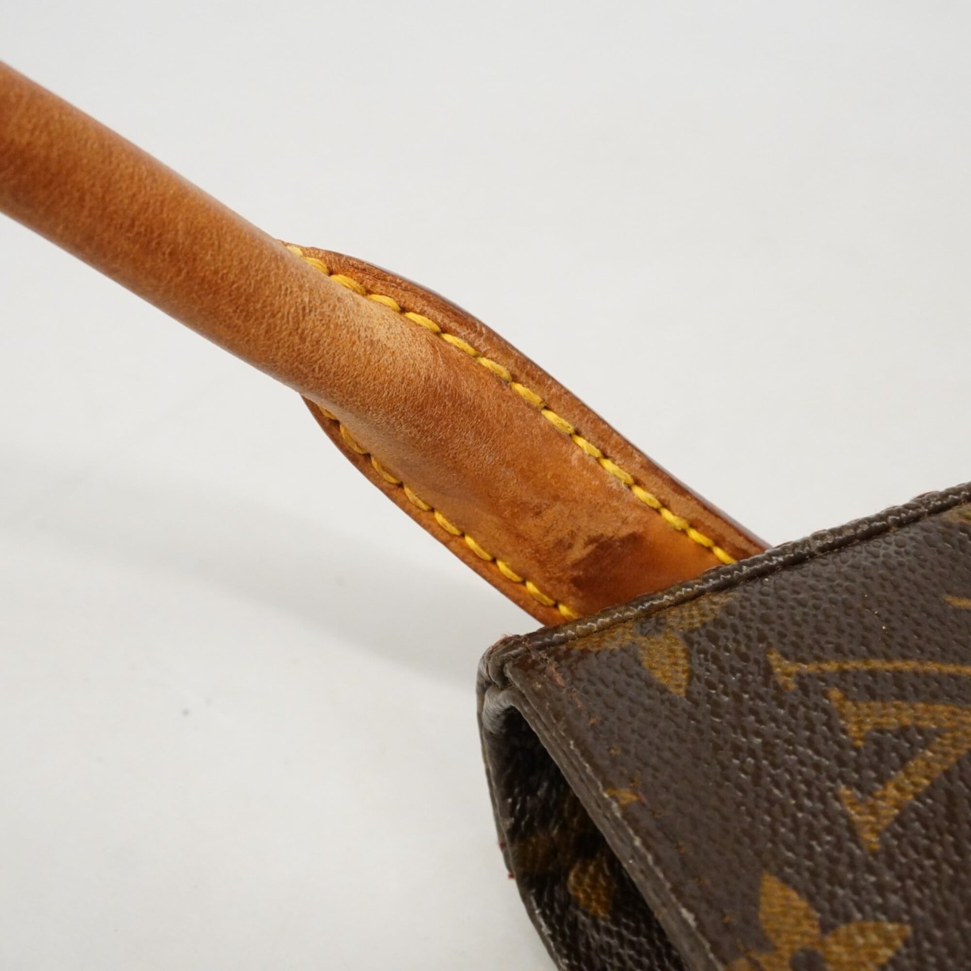 Louis Vuitton Brown Shoulder Bag (Pre-Owned)