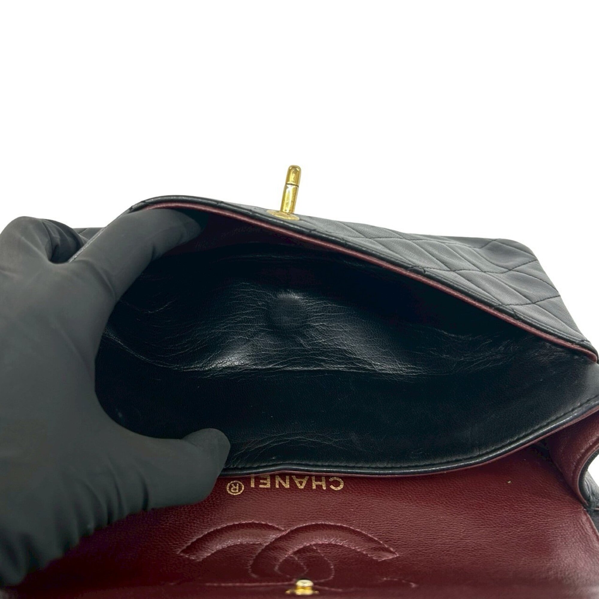 Chanel Black Leather Pochette Shoulder Bag (Pre-Owned)
