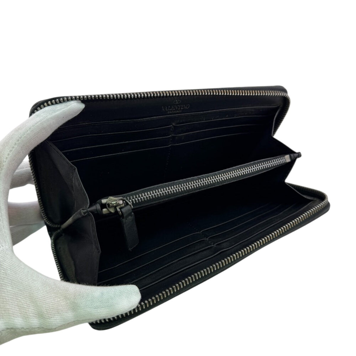 Valentino Garavani Black Leather Long Wallet (Bi-Fold) (Pre-Owned)