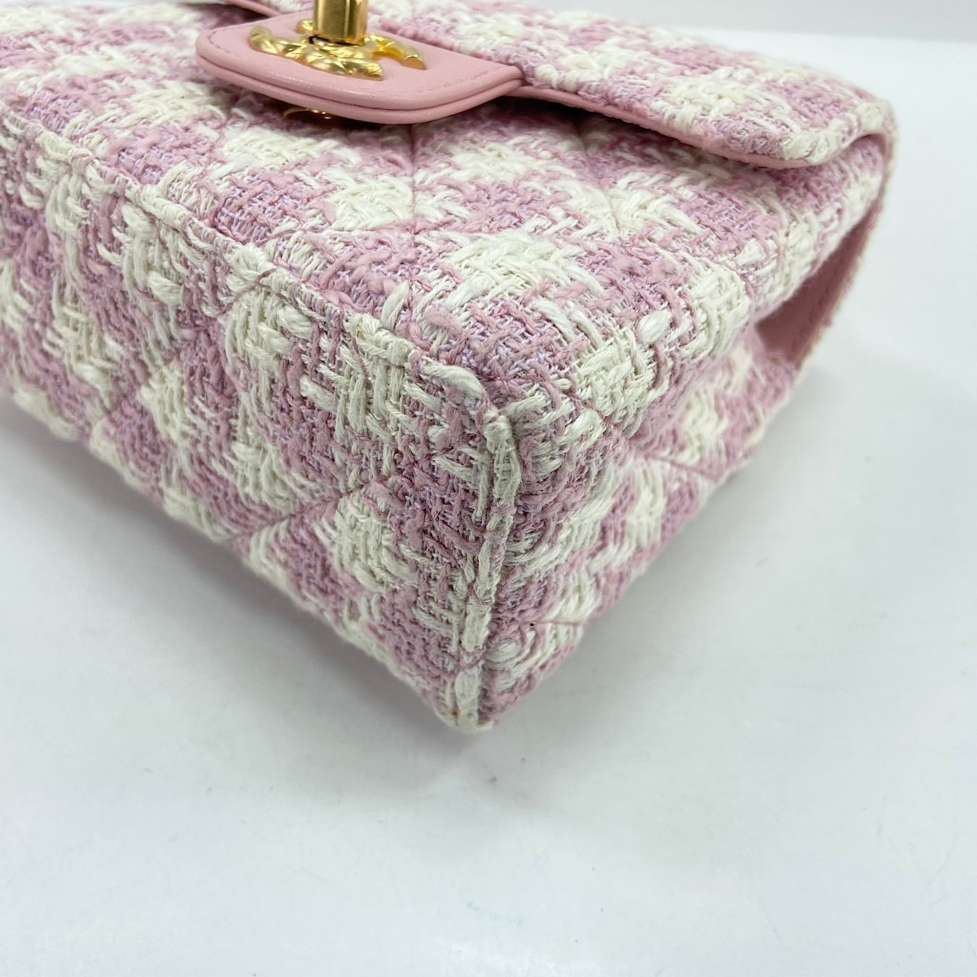 Chanel Pink Tweed Shoulder Bag (Pre-Owned)