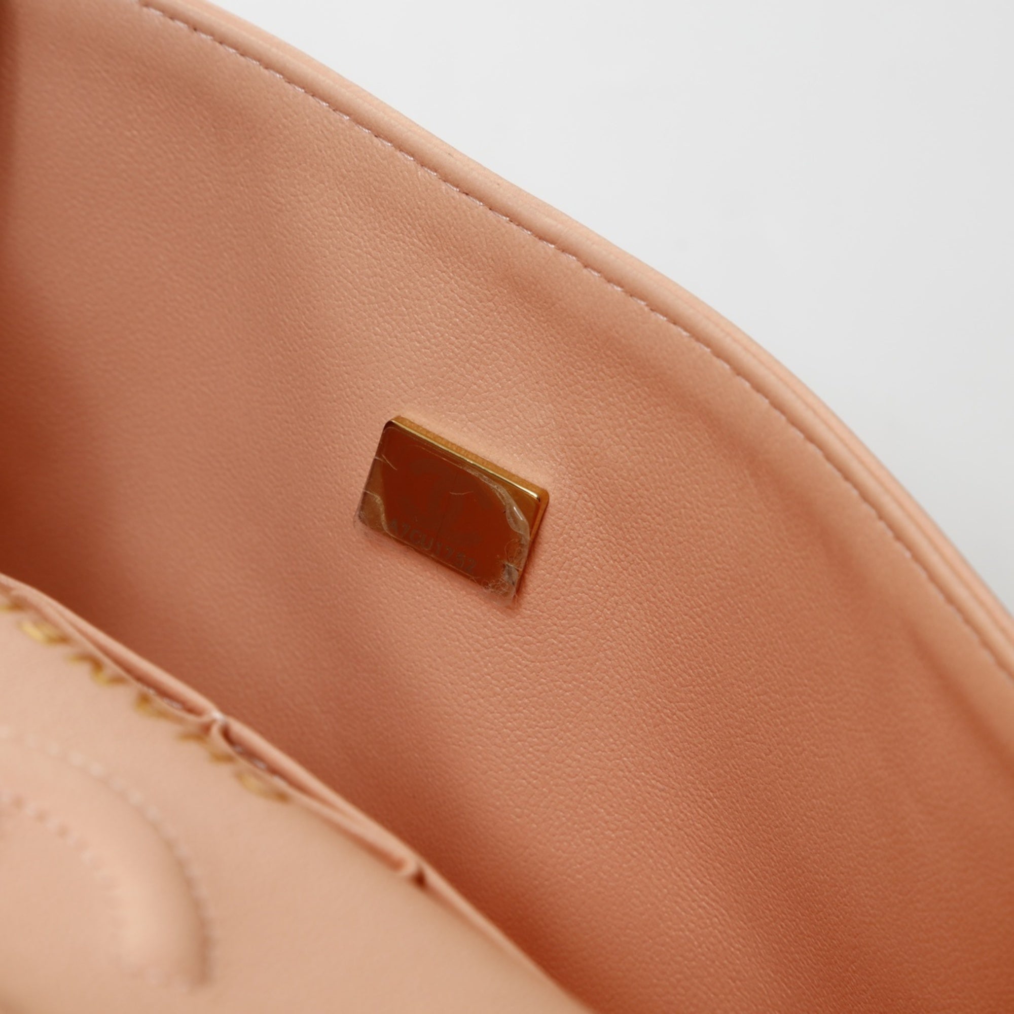 Chanel Pink Shoulder Bag (Pre-Owned)