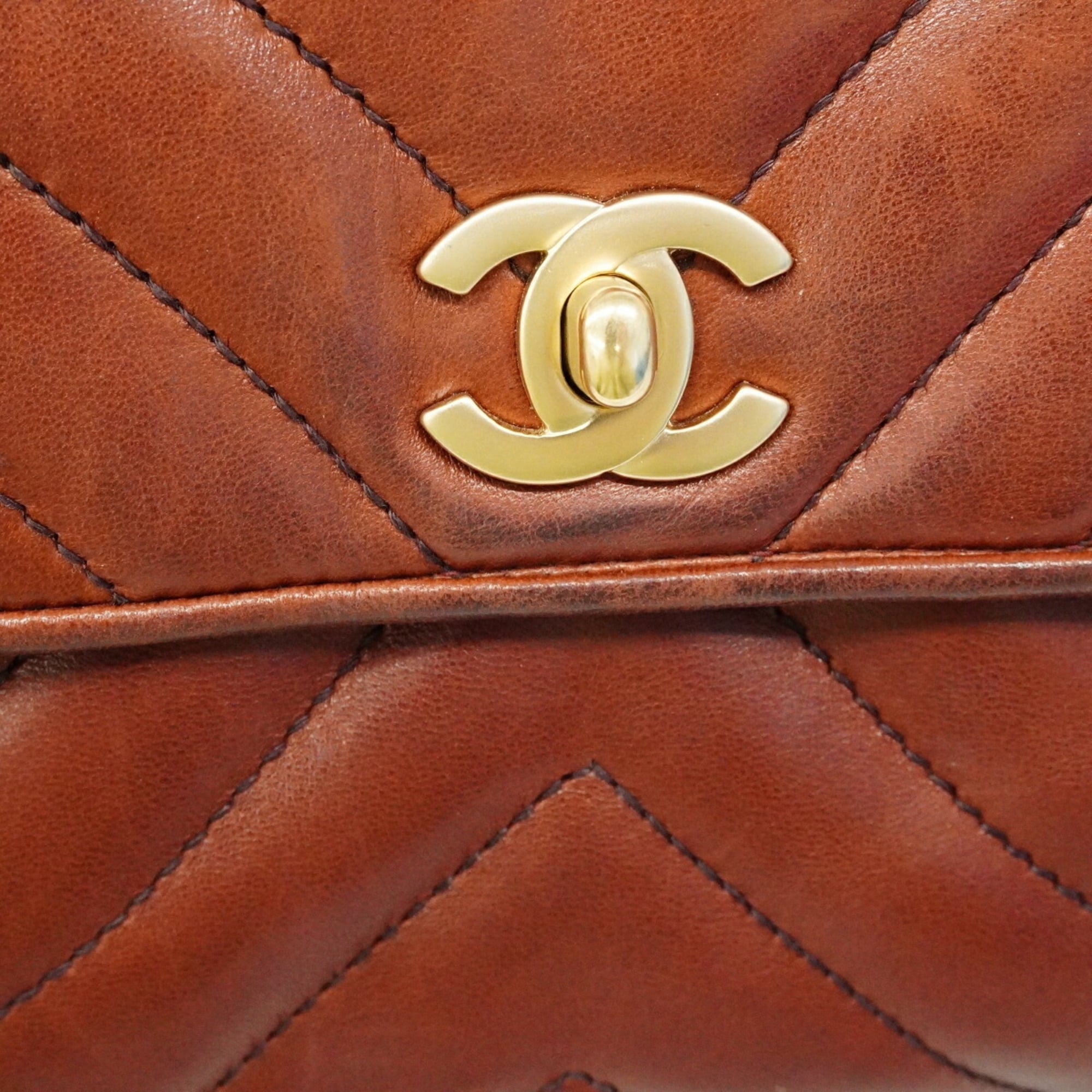 Chanel Dark Brown Leather Shoulder Bag (Pre-Owned)