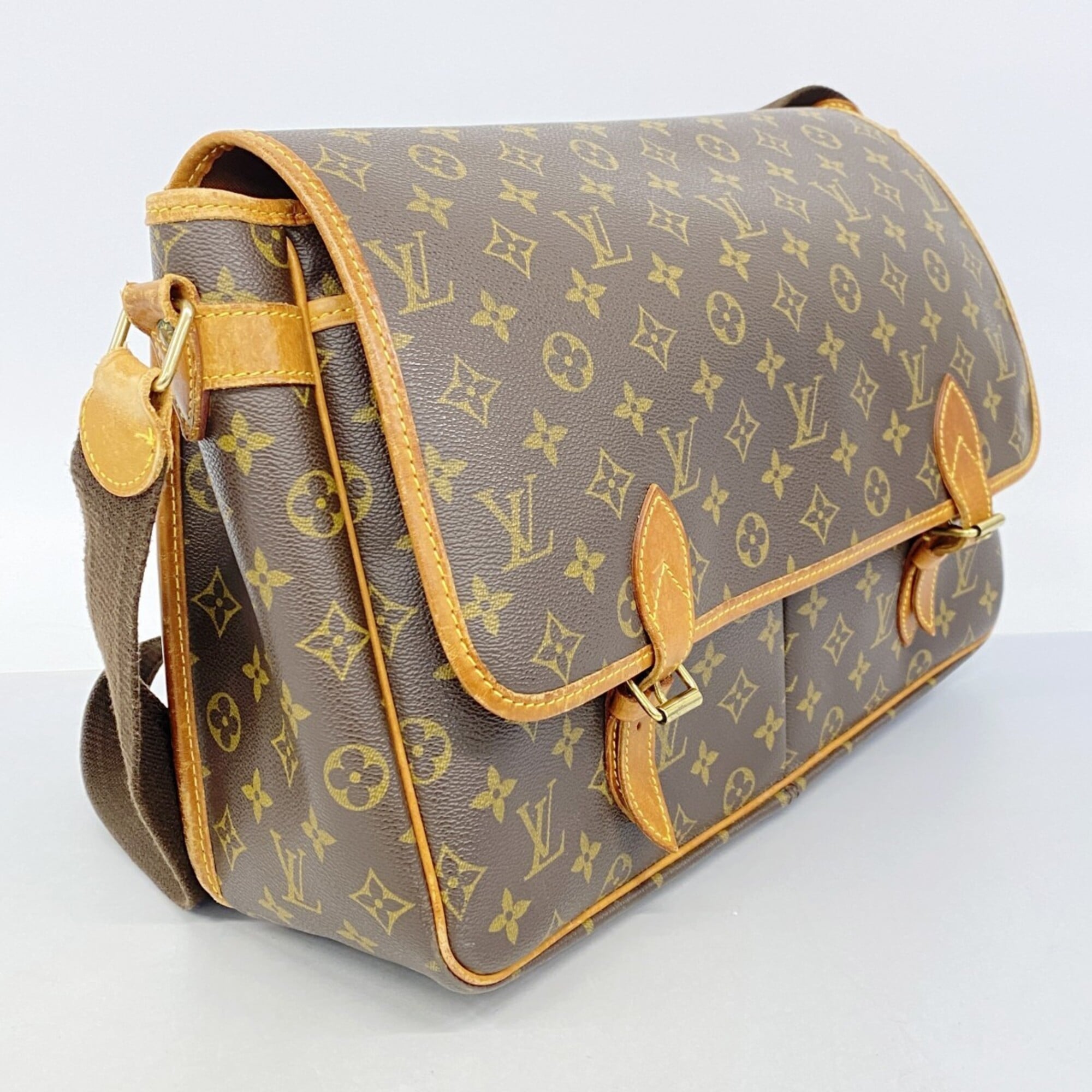 Louis Vuitton Brown Shoulder Bag (Pre-Owned)