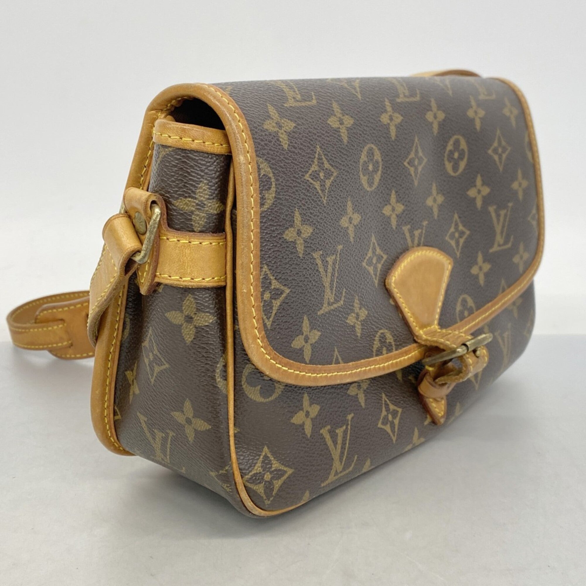Louis Vuitton Brown Shoulder Bag (Pre-Owned)