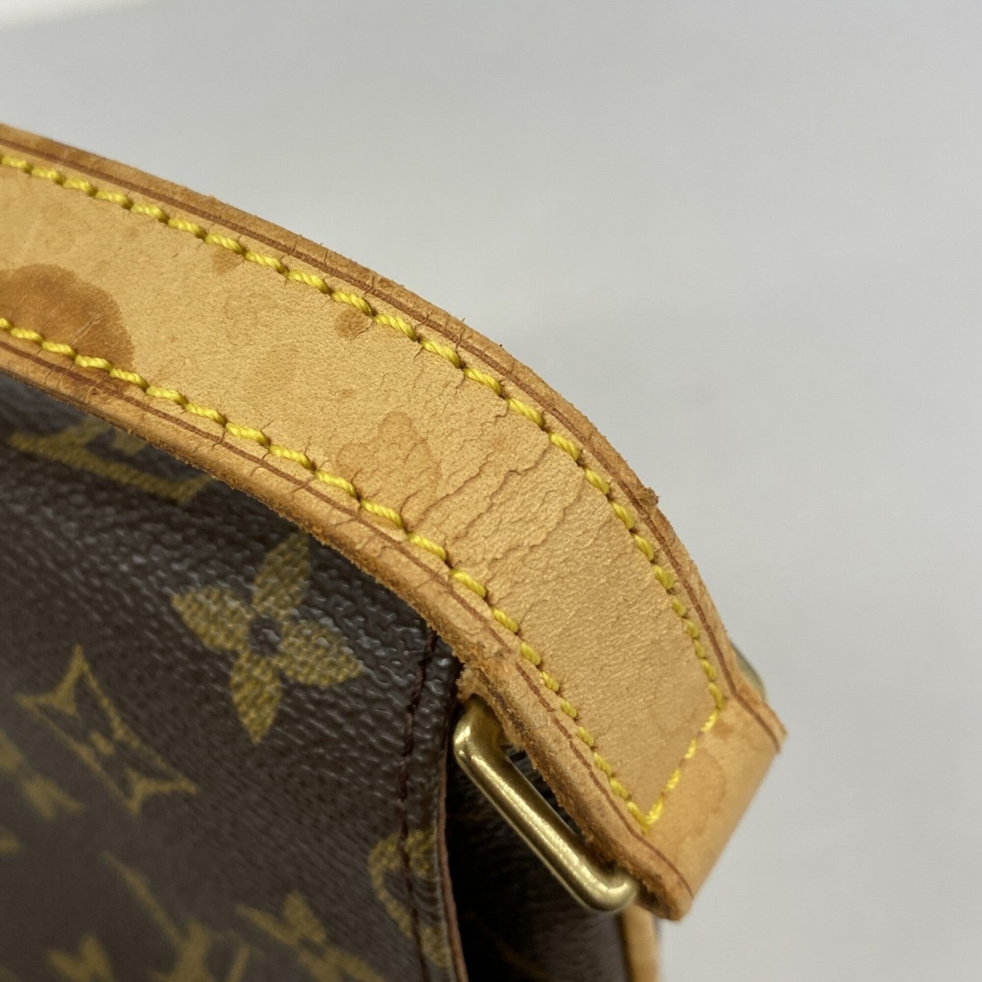 Louis Vuitton Brown Shoulder Bag (Pre-Owned)