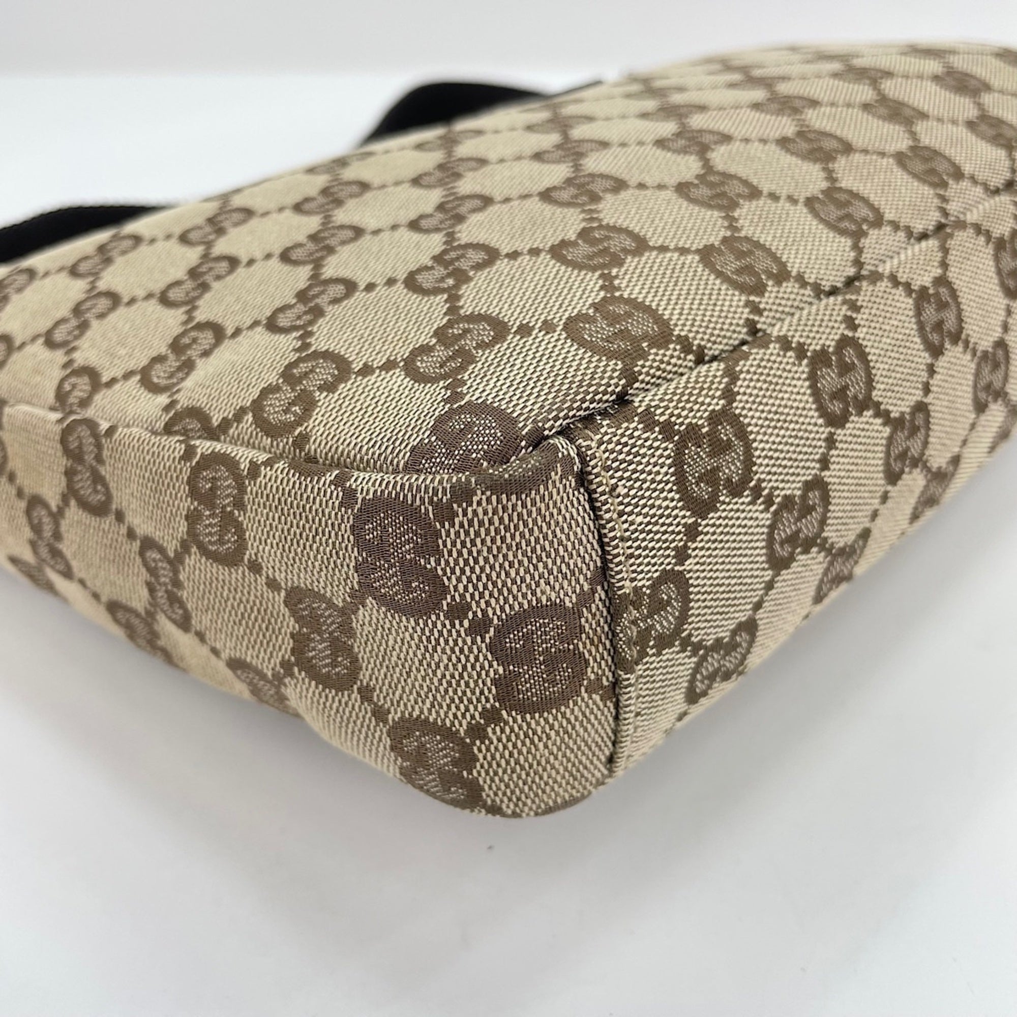 Gucci Beige Shoulder Bag (Pre-Owned)