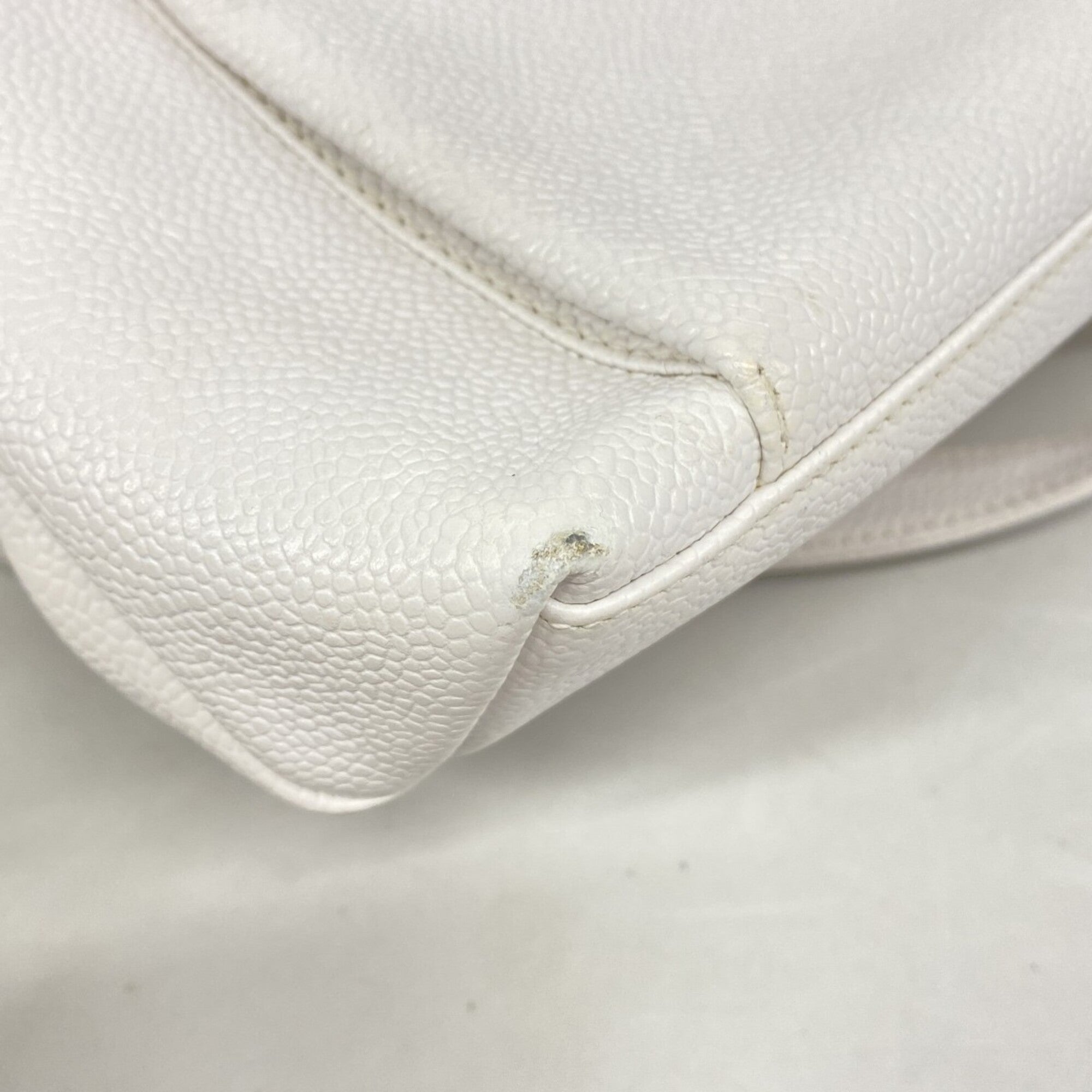 Chanel White Grained Calfskin Tote Bag (Pre-Owned)