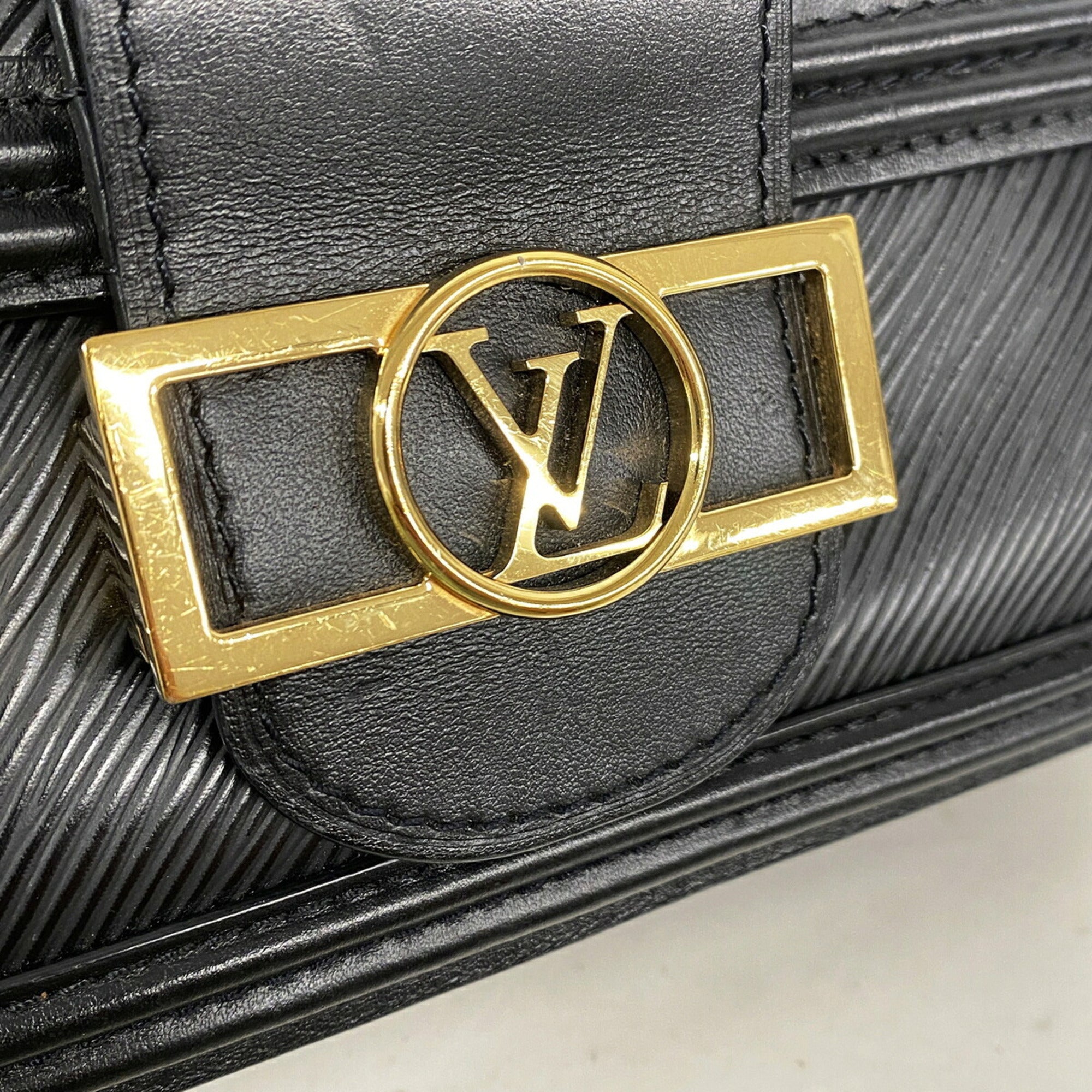 Louis Vuitton Noir Shoulder Bag (Pre-Owned)