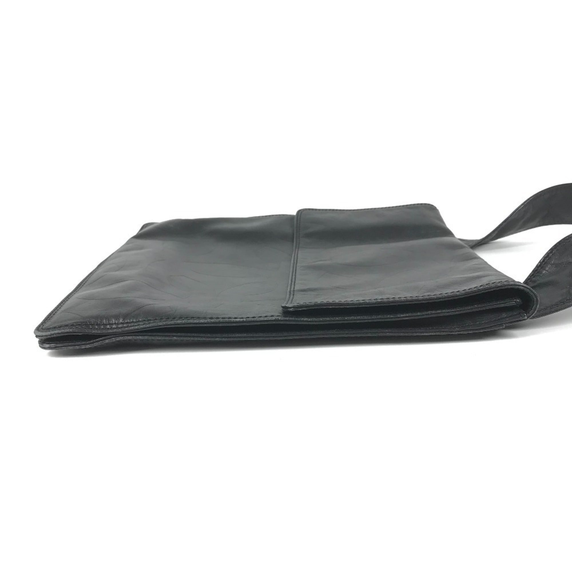 Chanel Black Leather Pochette Shoulder Bag (Pre-Owned)