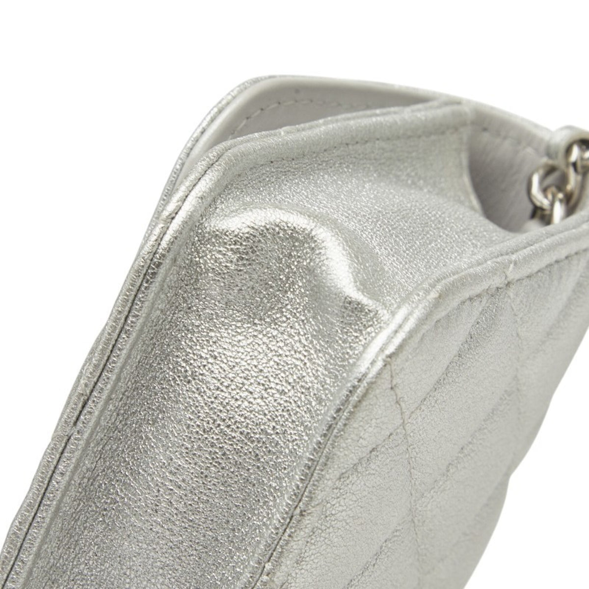 Chanel Silver Leather Pochette Shoulder Bag (Pre-Owned)
