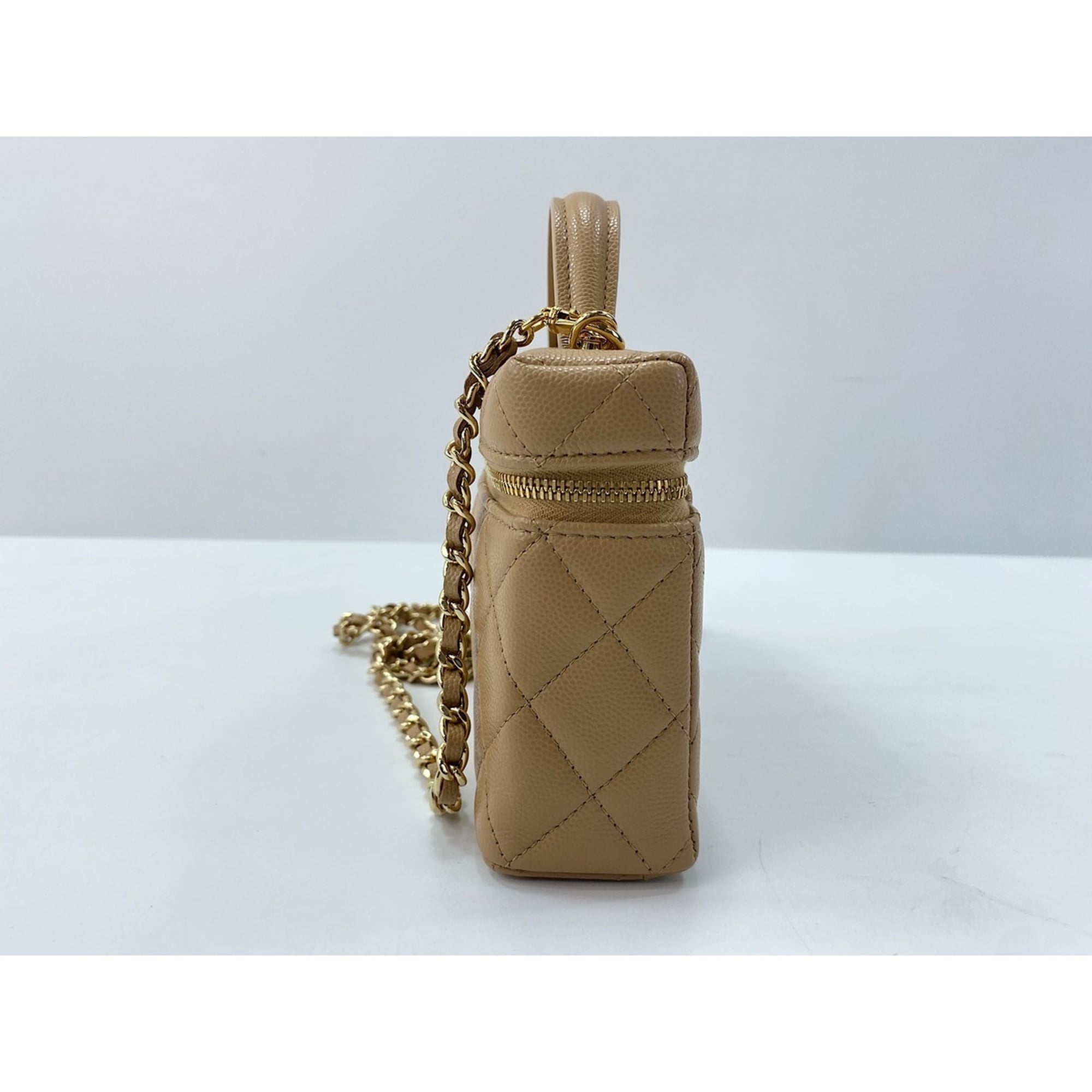 Chanel Beige Shoulder Bag (Pre-Owned)