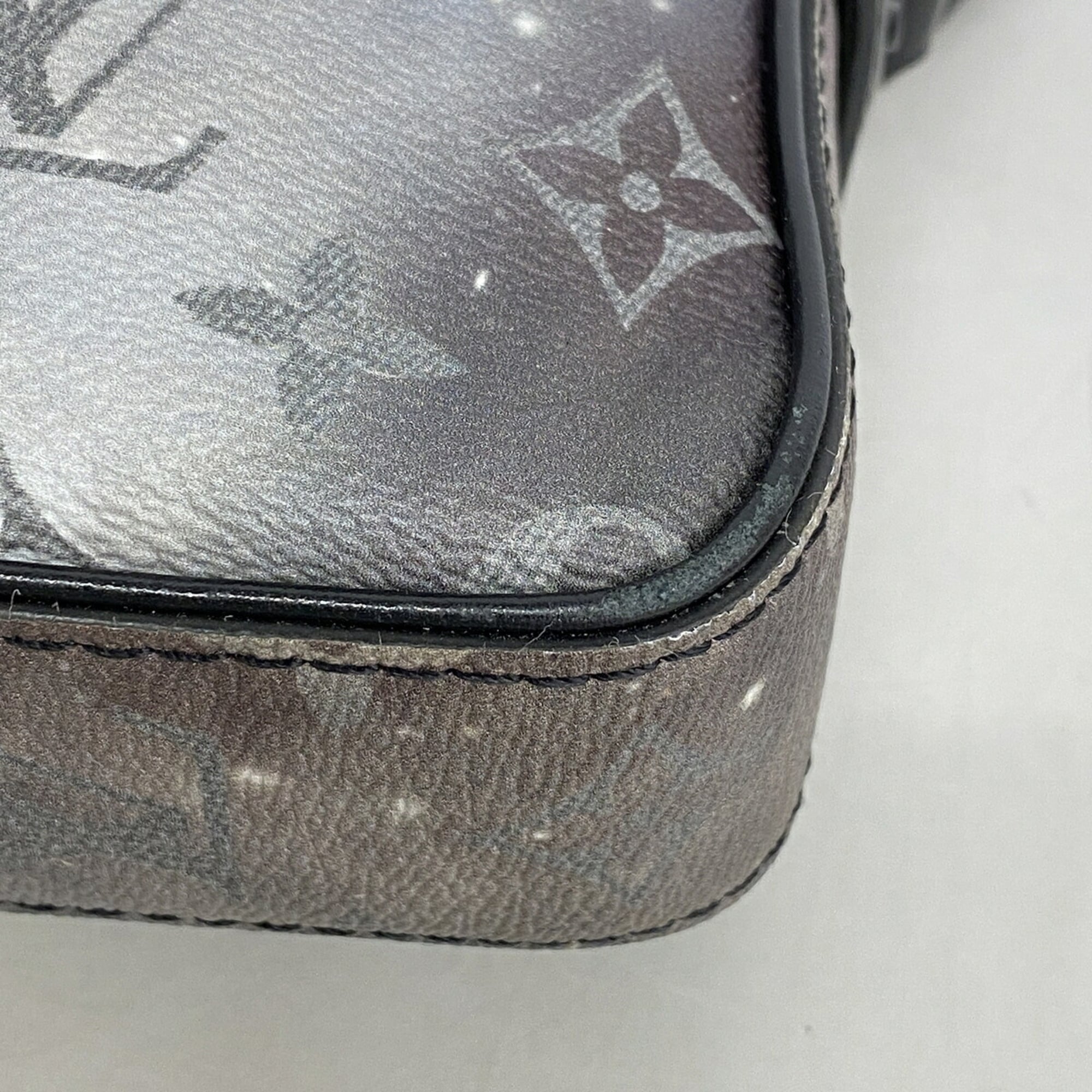 Louis Vuitton Black Shoulder Bag (Pre-Owned)