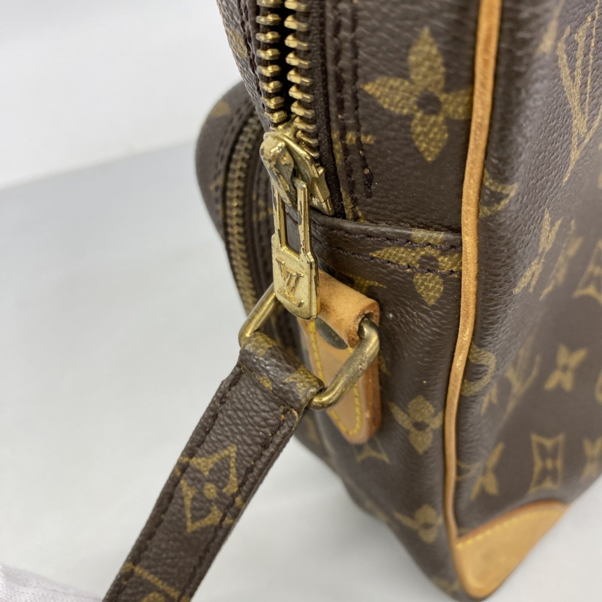 Louis Vuitton Brown Shoulder Bag (Pre-Owned)