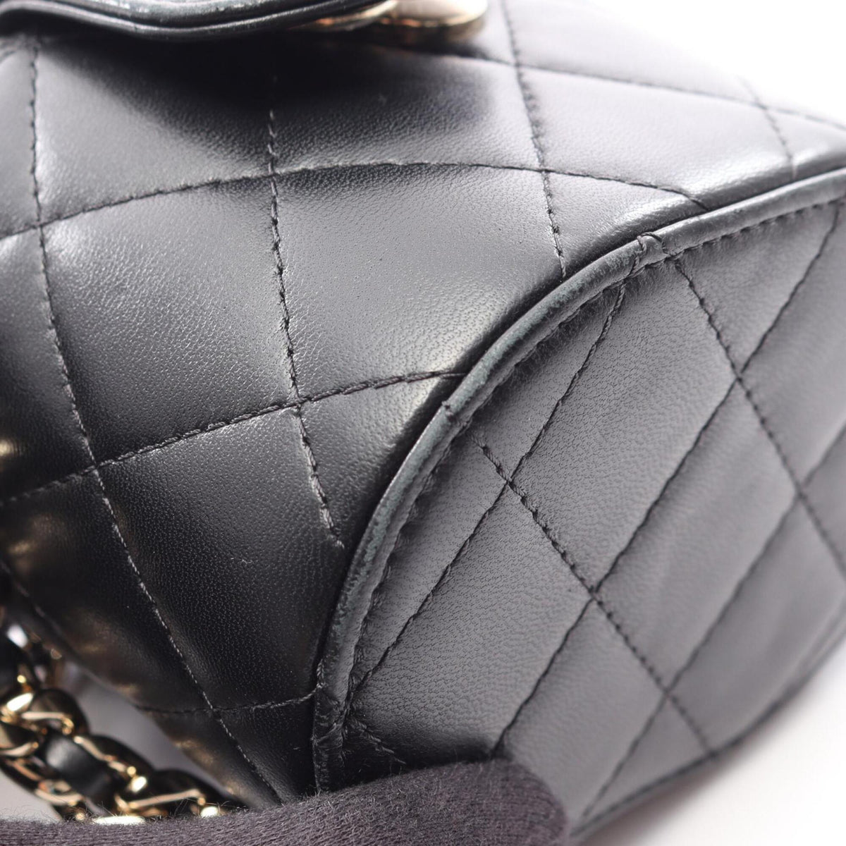 Chanel Black Leather Handbag Shoulder Bag (Pre-Owned)