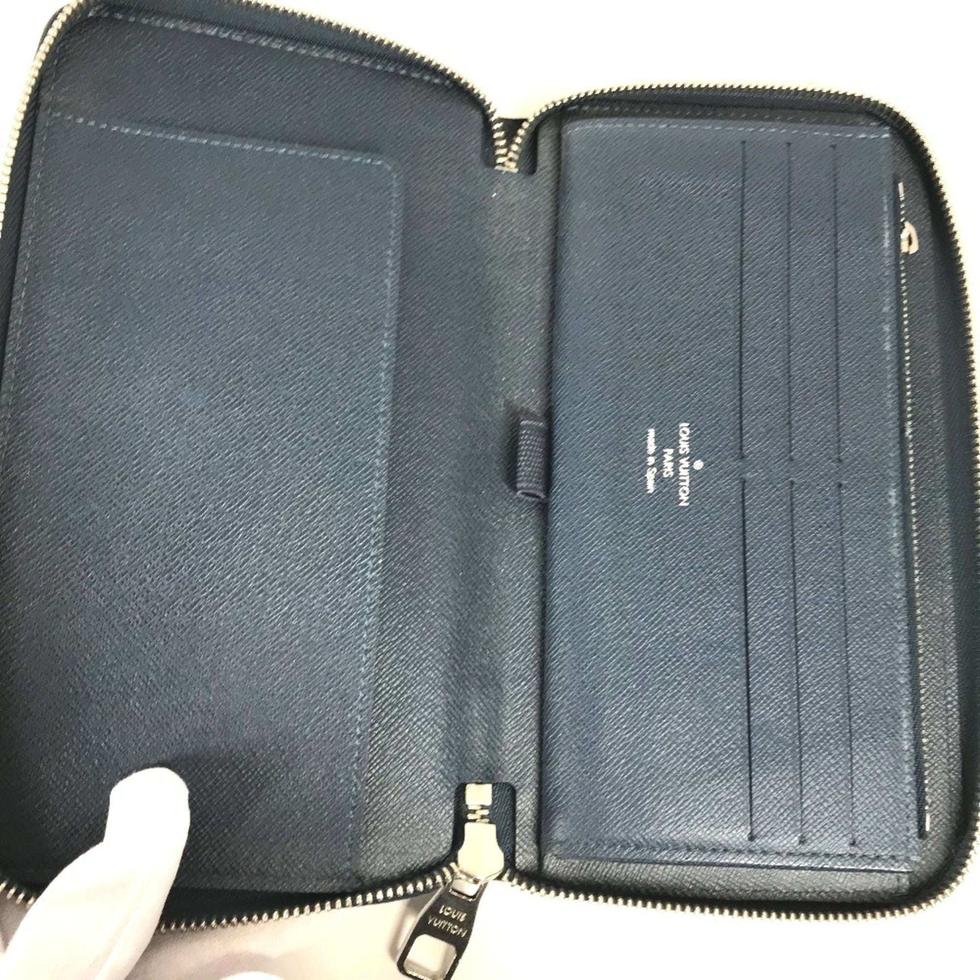 Louis Vuitton Taiga Blue Taiga Leather Long Wallet (Bi-Fold) (Pre-Owned)
